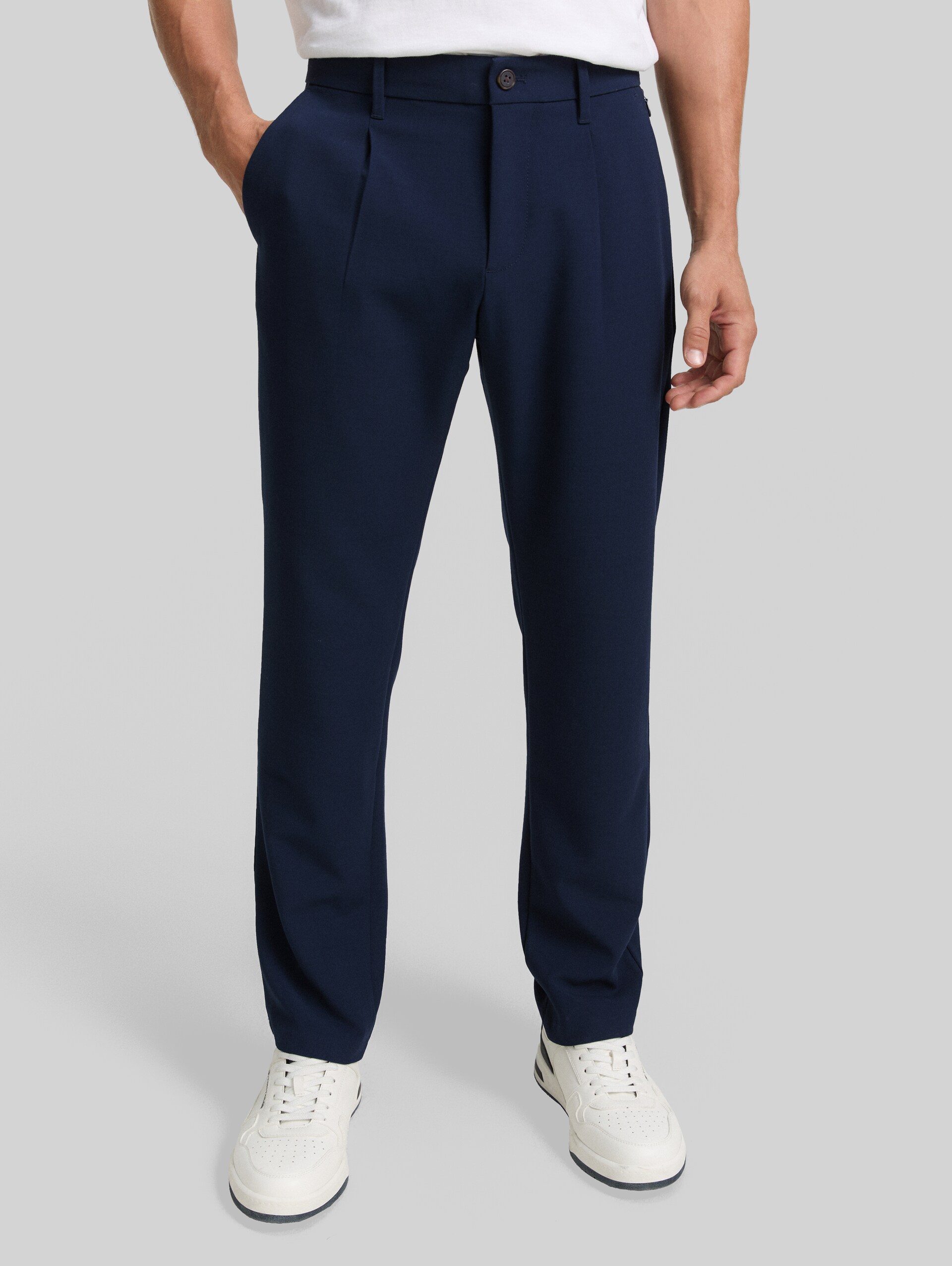 Pantalon de costume coupe Regular - sky captain blue - Découpe Vue de face du modèle