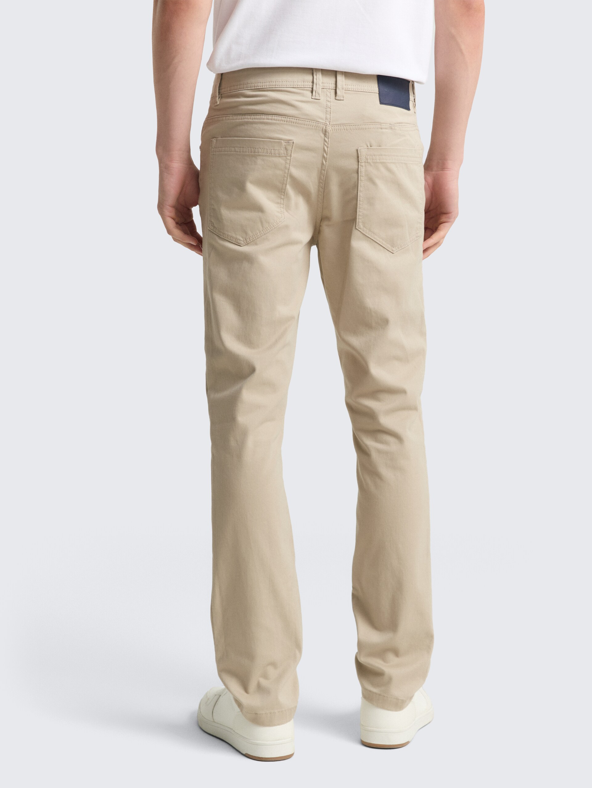 TTJOSH Regular Slim Hose - light cashmere - Auschnitt Model-Rückansicht