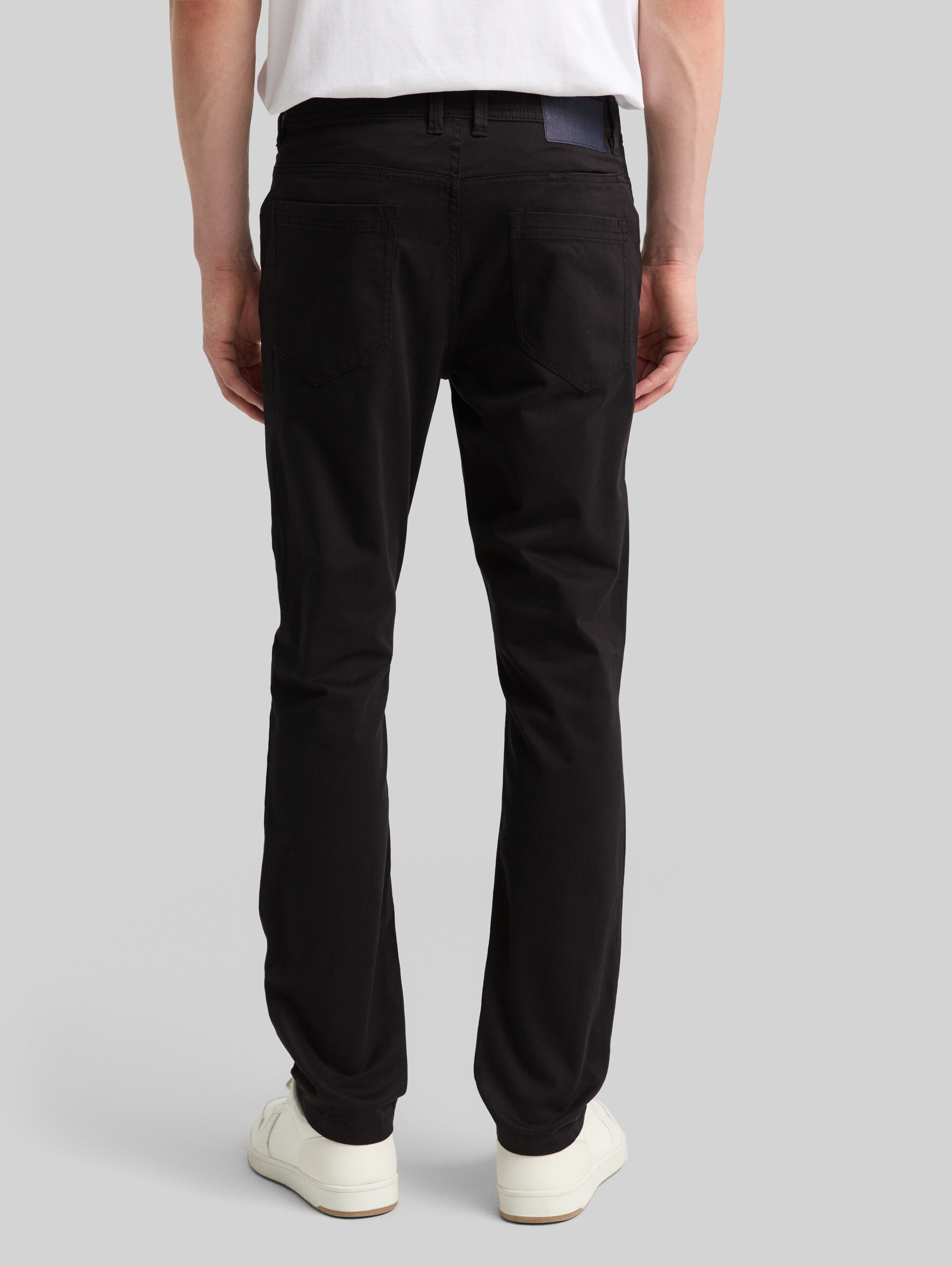 TTJOSH Regular Slim Trousers - Black - Neckline model-back view