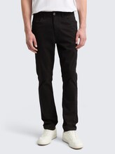 TTJOSH Regular Slim Hose - Black - Ausschnitt Model-Vorderansicht