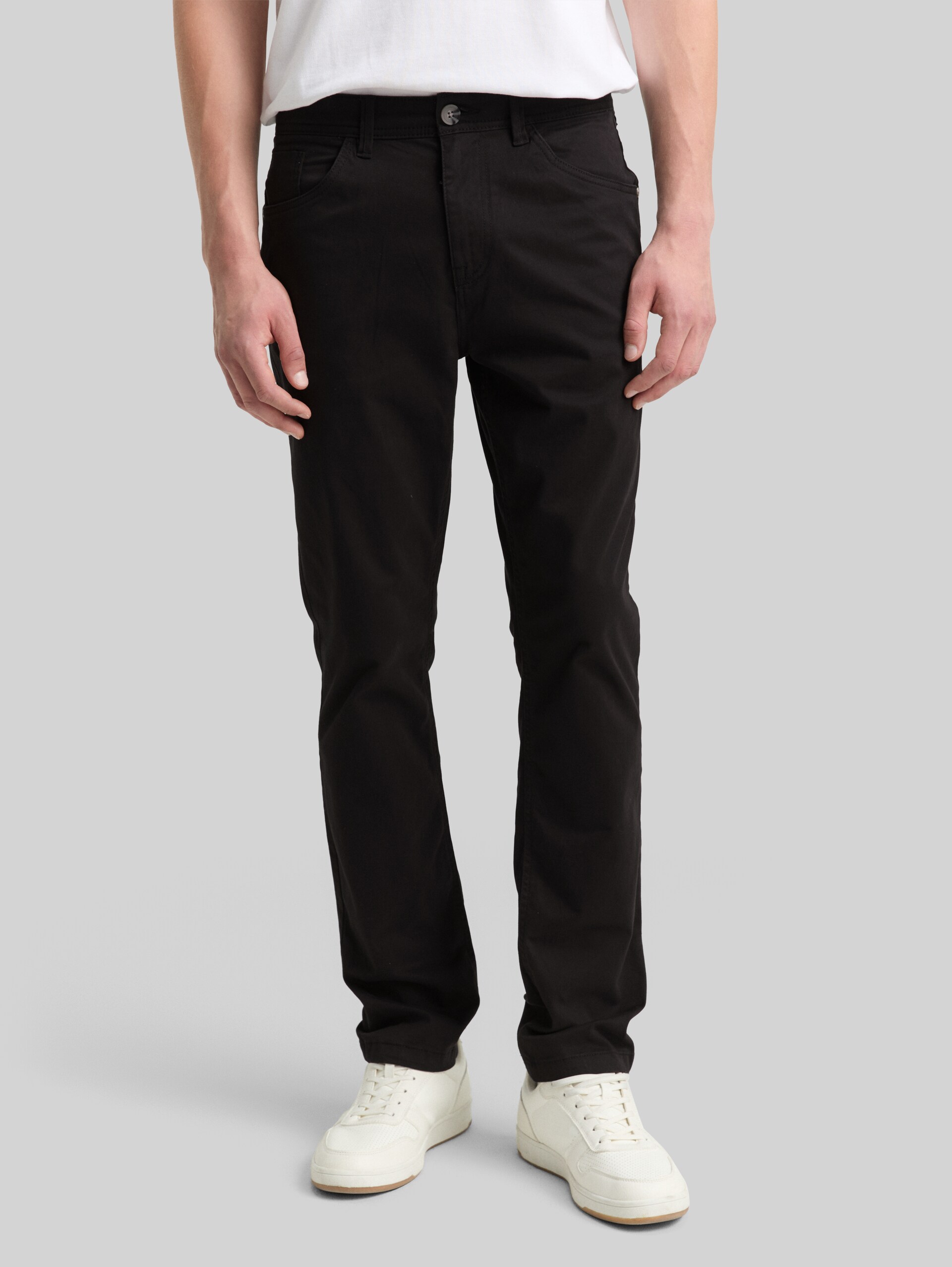 TTJOSH Regular Slim Trousers - Black - Neckline model front view