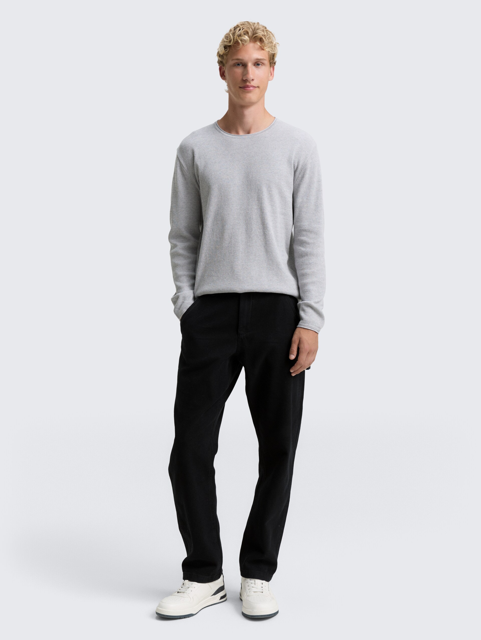 TTLoose Jeans im Utility-Look - Black - Model-Vorderansicht