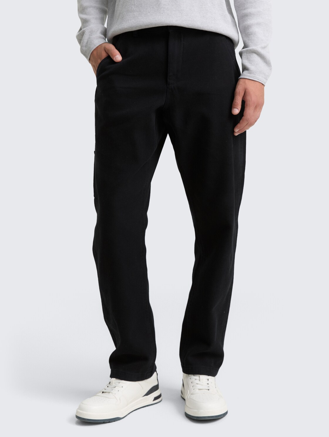 TTLoose Jeans im Utility-Look - Black - Ausschnitt Model-Vorderansicht