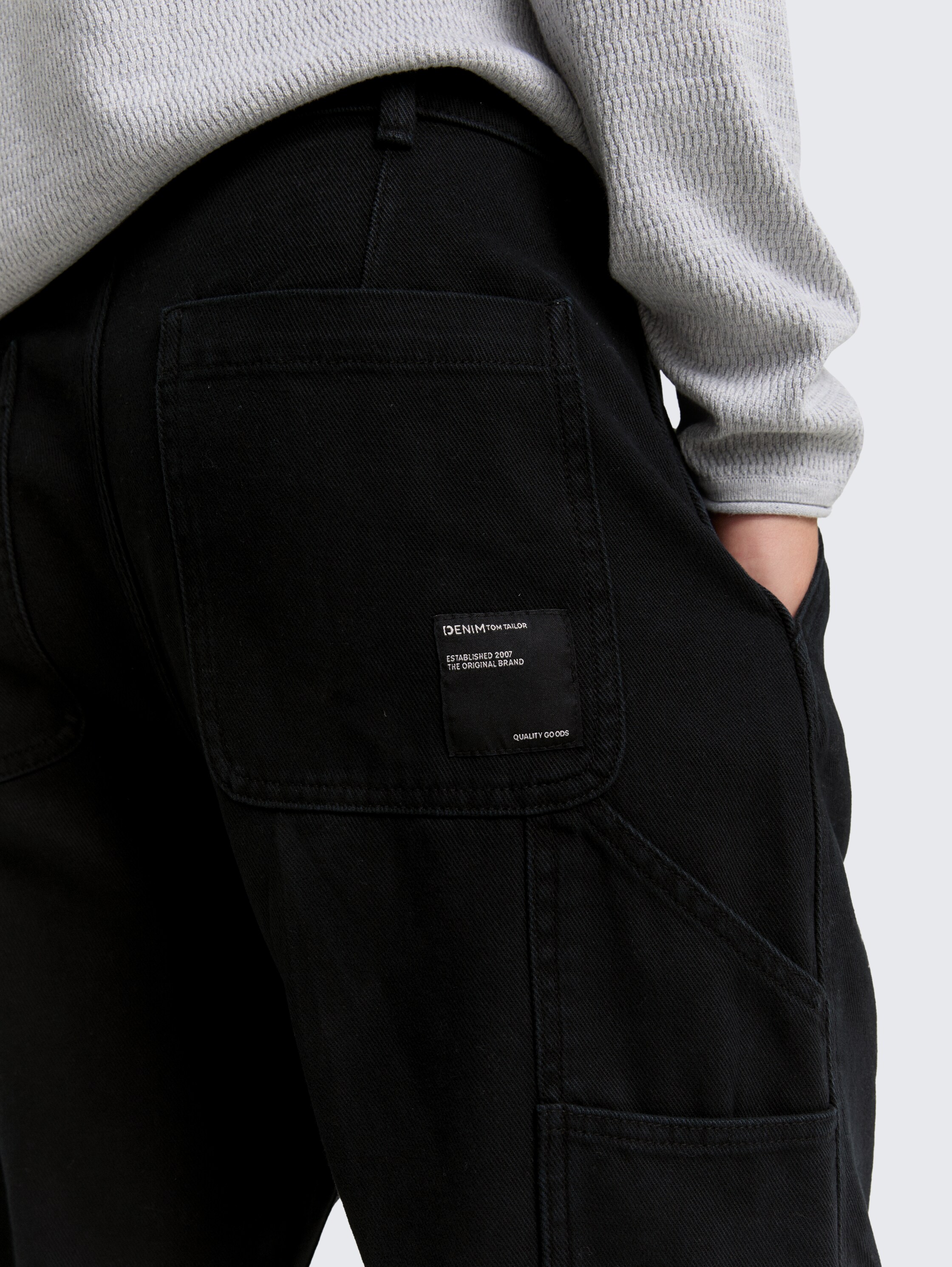 TTLoose Jeans im Utility-Look - Black - Detail-Model-Ansicht