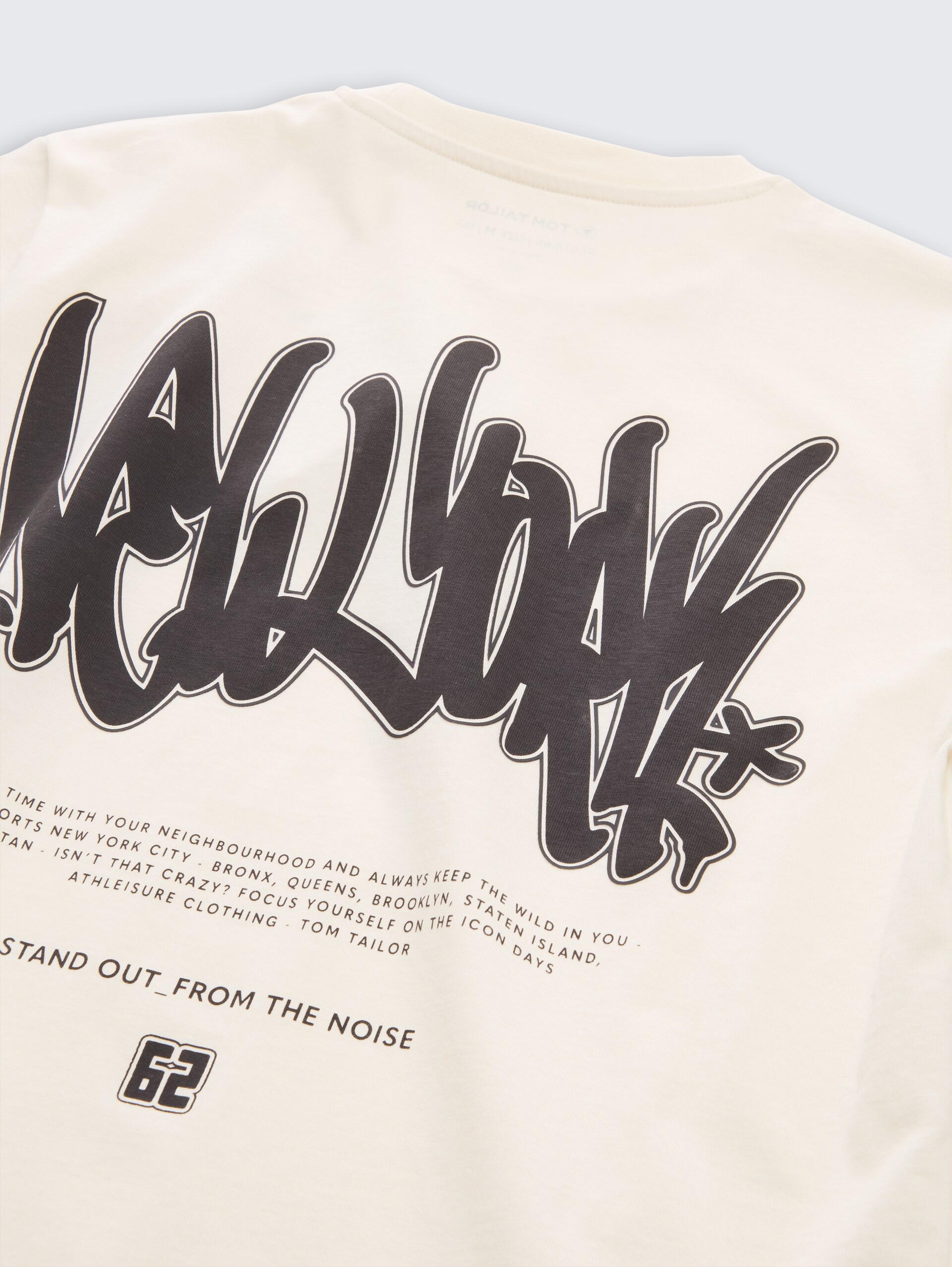 T-Shirt mit Textprint - Wool White - Detail-Model-Ansicht