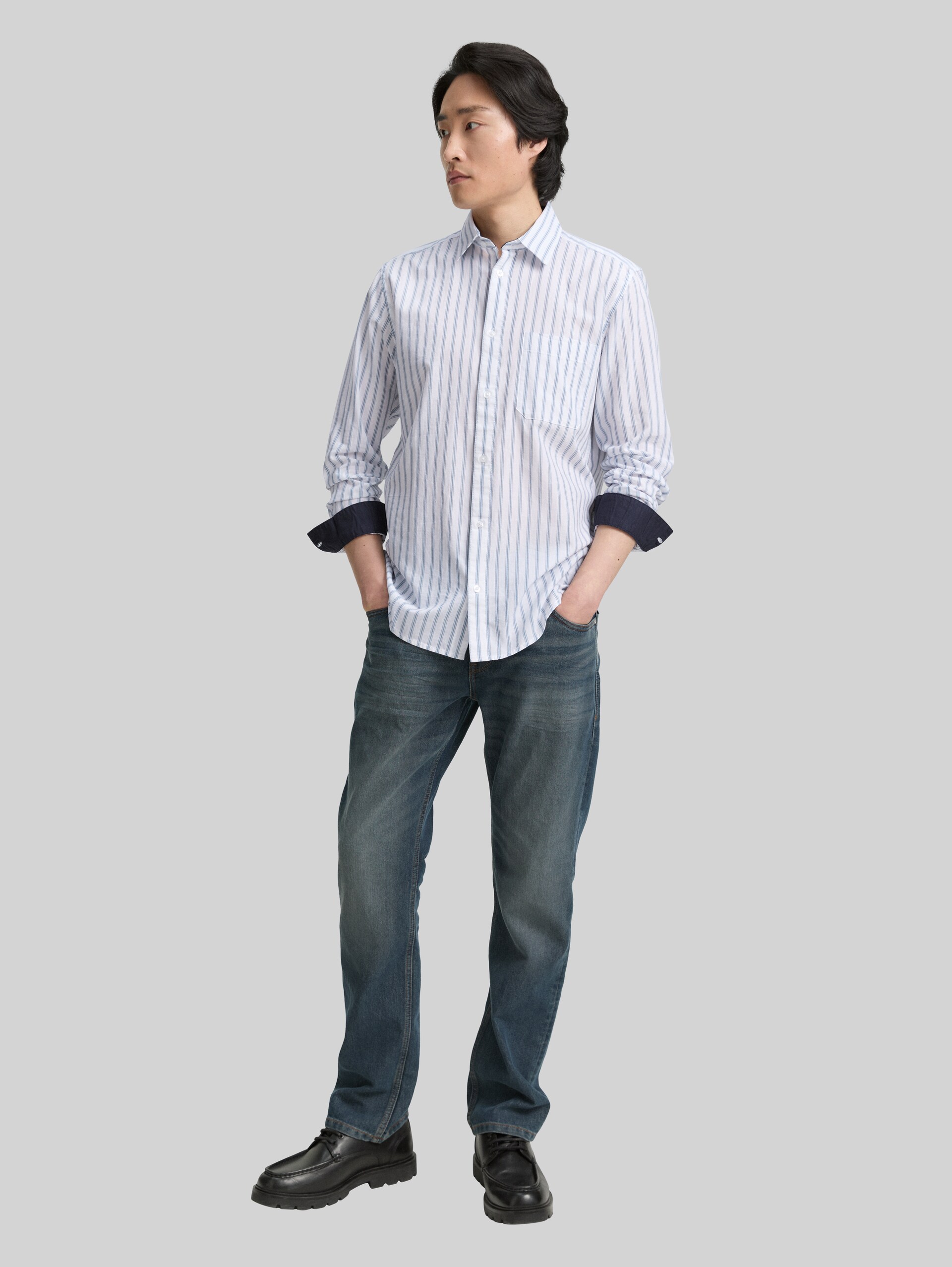 Regular Fit Hemd mit Streifenmuster - white blue stripe - Model-Vorderansicht
