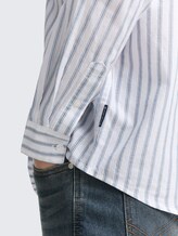 Regular Fit Hemd mit Streifenmuster - white blue stripe - Detail-Model-Ansicht