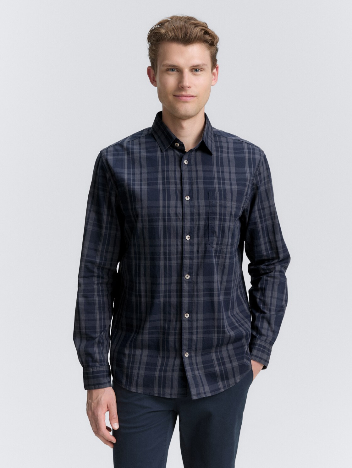 Regular Fit Hemd mit Karo-Muster - navy tonal check - Ausschnitt Model-Vorderansicht