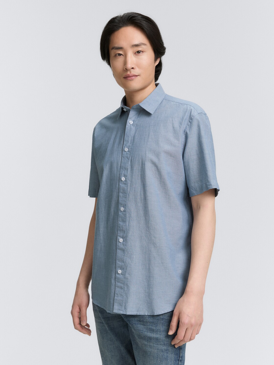 Regular Fit Kurzarmhemd aus Baumwolle - real teal blue chambray - Ausschnitt Model-Vorderansicht