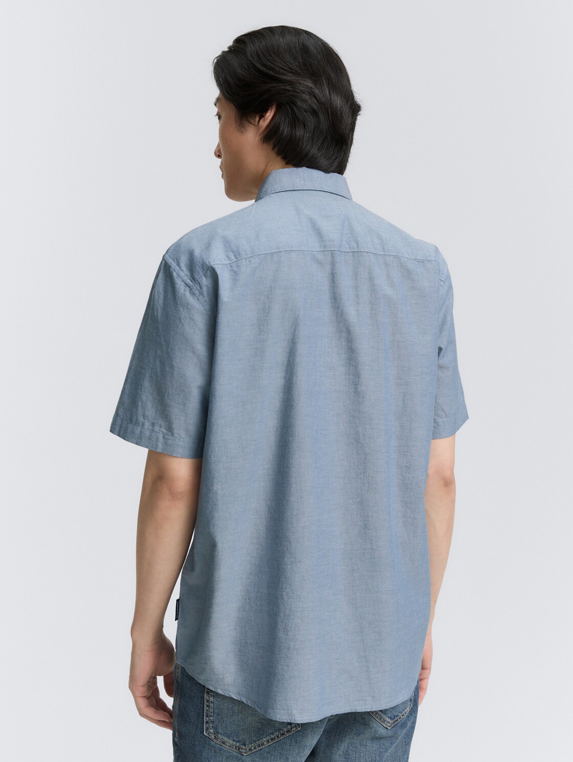 Regular Fit Kurzarmhemd aus Baumwolle - real teal blue chambray - Auschnitt Model-Rückansicht