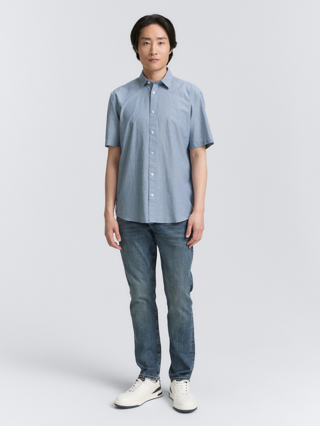 Regular Fit Kurzarmhemd aus Baumwolle - real teal blue chambray - Model-Vorderansicht