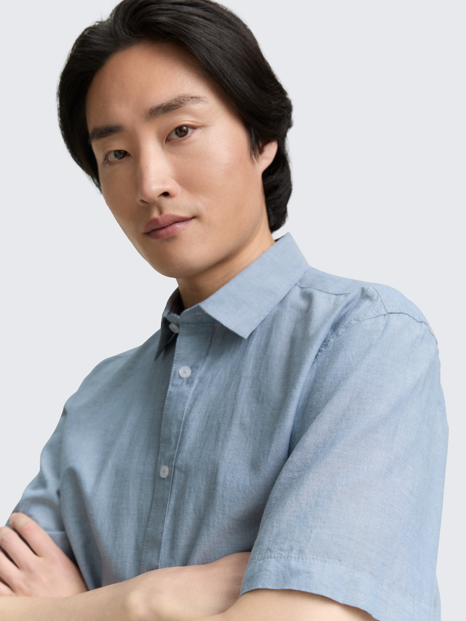 Regular Fit Kurzarmhemd aus Baumwolle - real teal blue chambray - Detail-Model-Ansicht