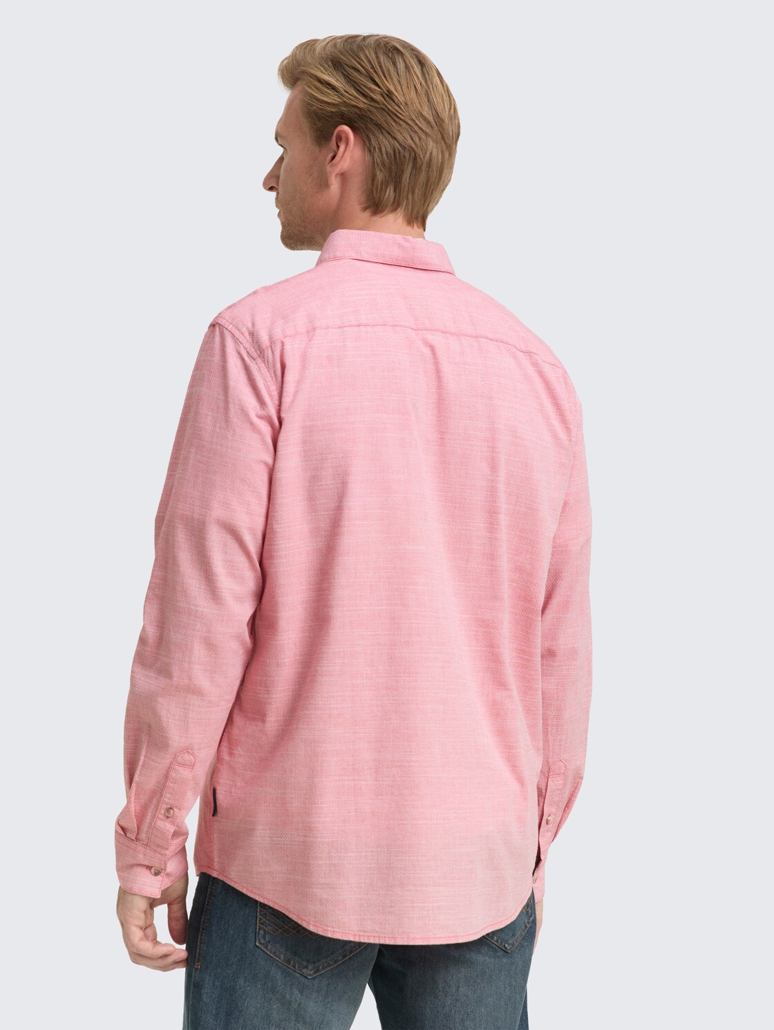 Regular Fit Hemd mit Brusttasche - red white horizontal structure - Auschnitt Model-Rückansicht