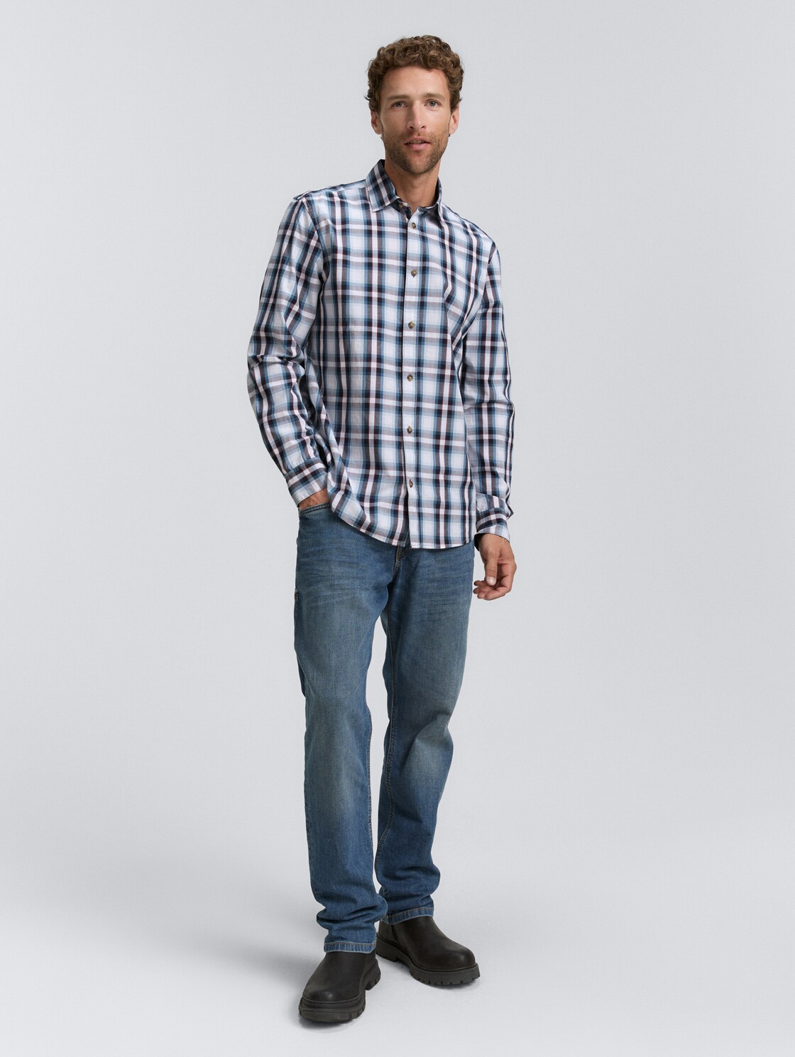 Regular Fit Hemd mit Karo-Muster - white blue shades check - Model-Vorderansicht