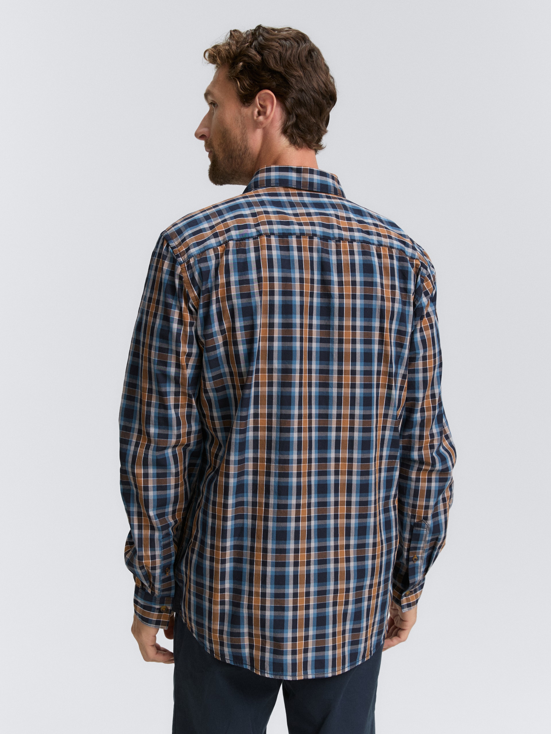 Regular Fit Hemd mit Karo-Muster - navy blue shades check - Auschnitt Model-Rückansicht