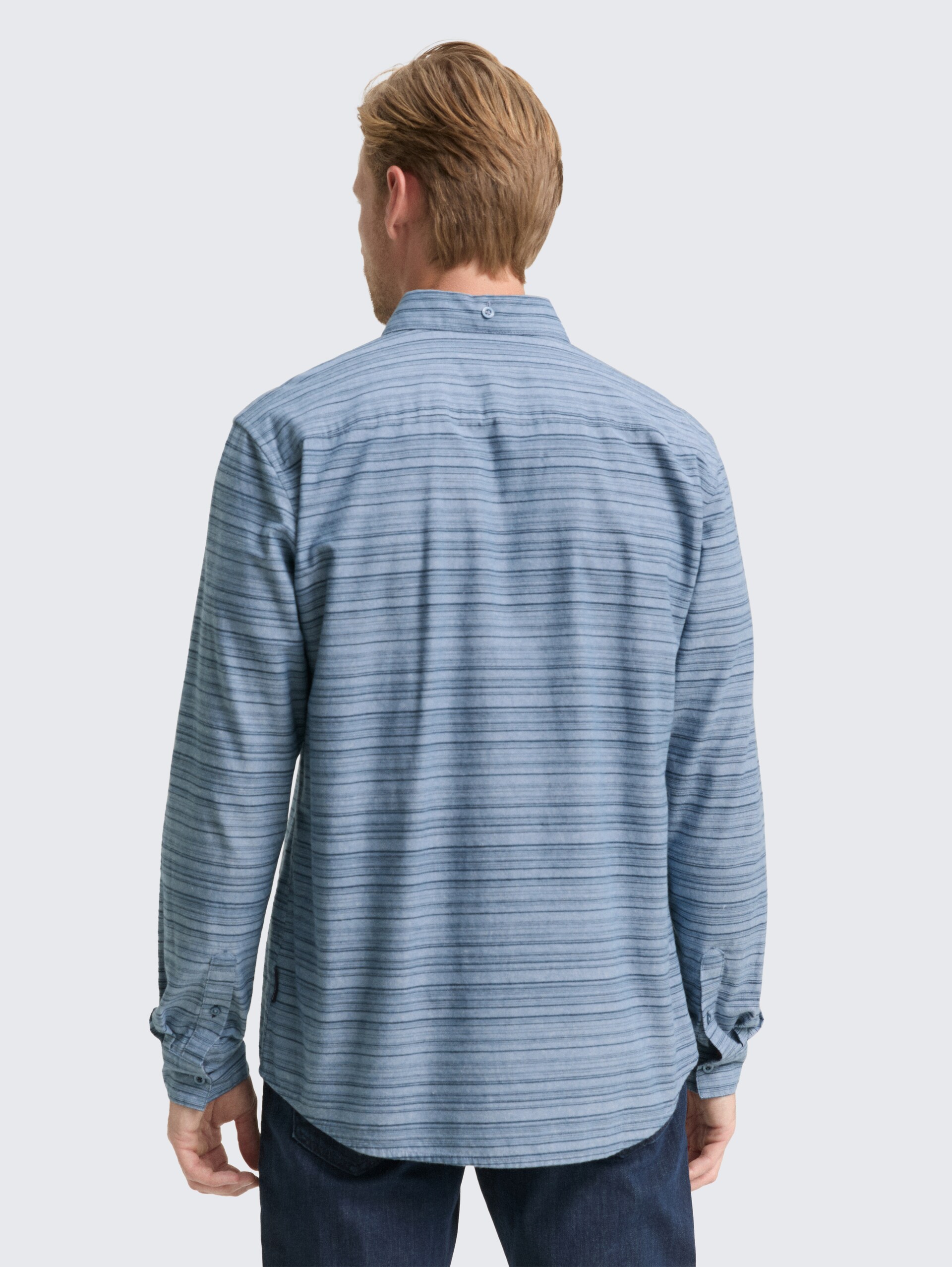 Regular Fit Hemd mit Streifenmuster - teal blue varied cross stripe - Auschnitt Model-Rückansicht