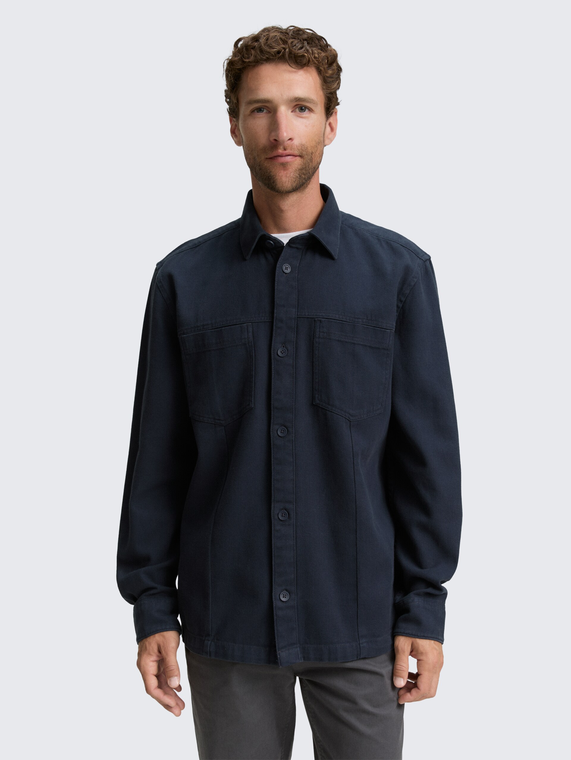 Overshirt mit Brusttaschen - sky captain blue - Ausschnitt Model-Vorderansicht