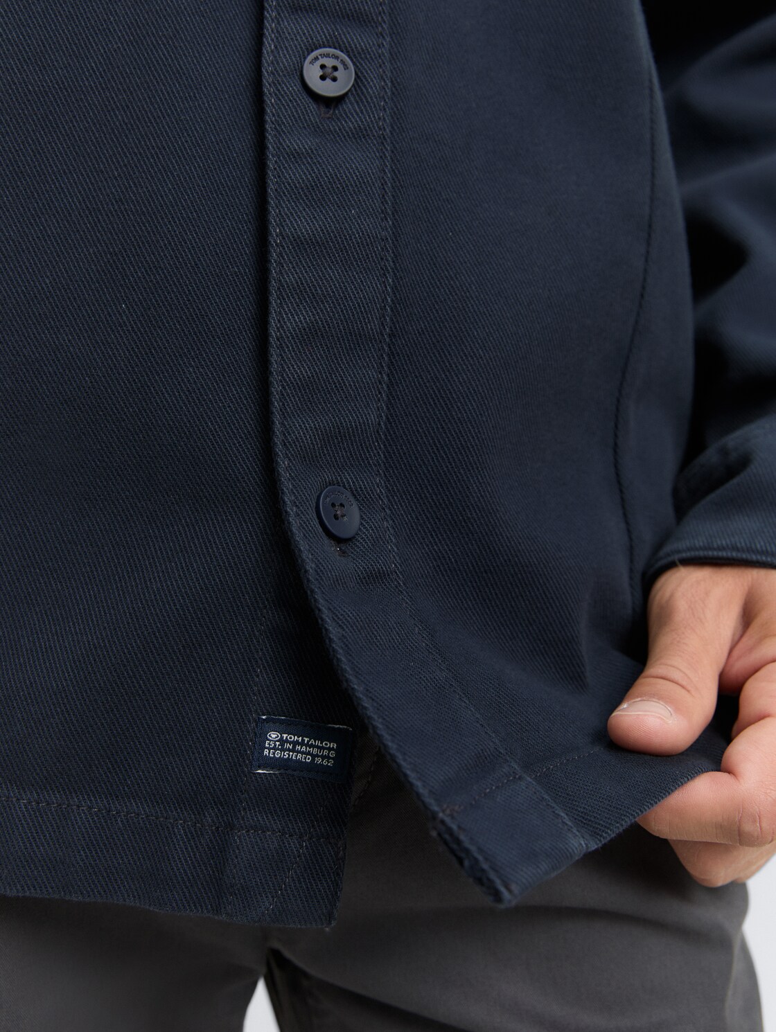 Overshirt mit Brusttaschen - sky captain blue - Detail-Model-Ansicht