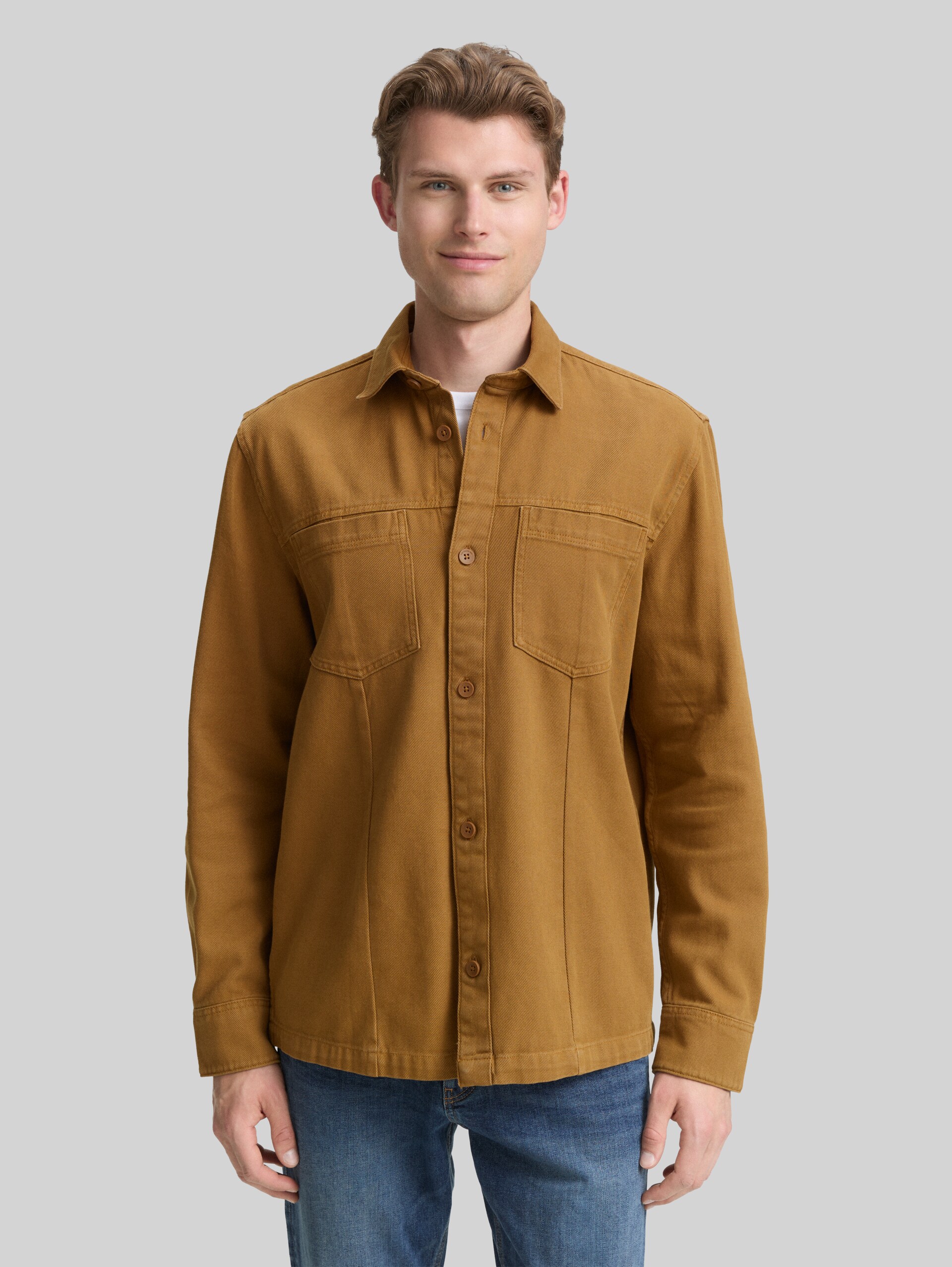 Overshirt with breast pockets - deep cognac - Neckline model front view