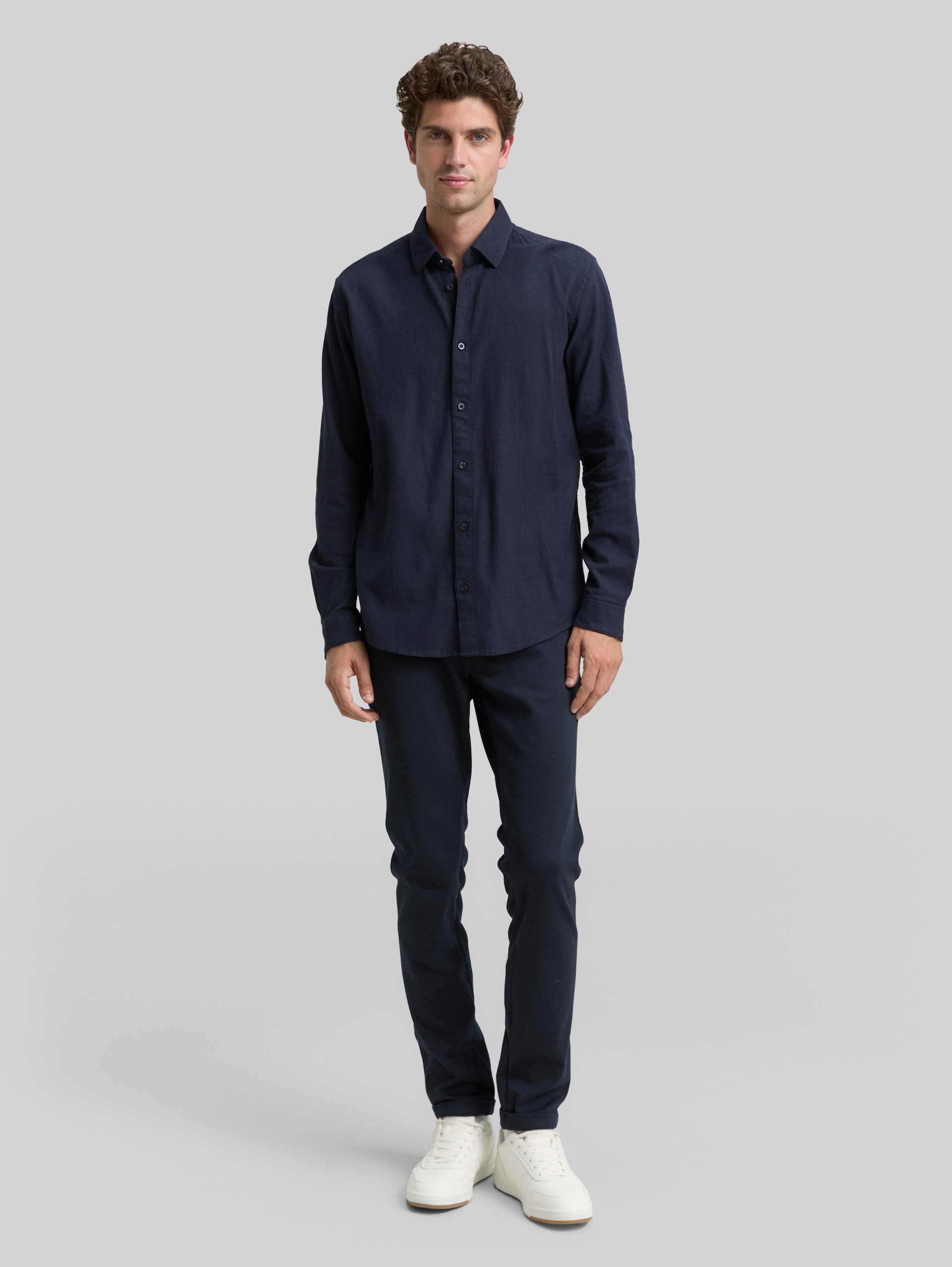 Slim fit shirt with stretch - navy tonal squared structure - Model front view
