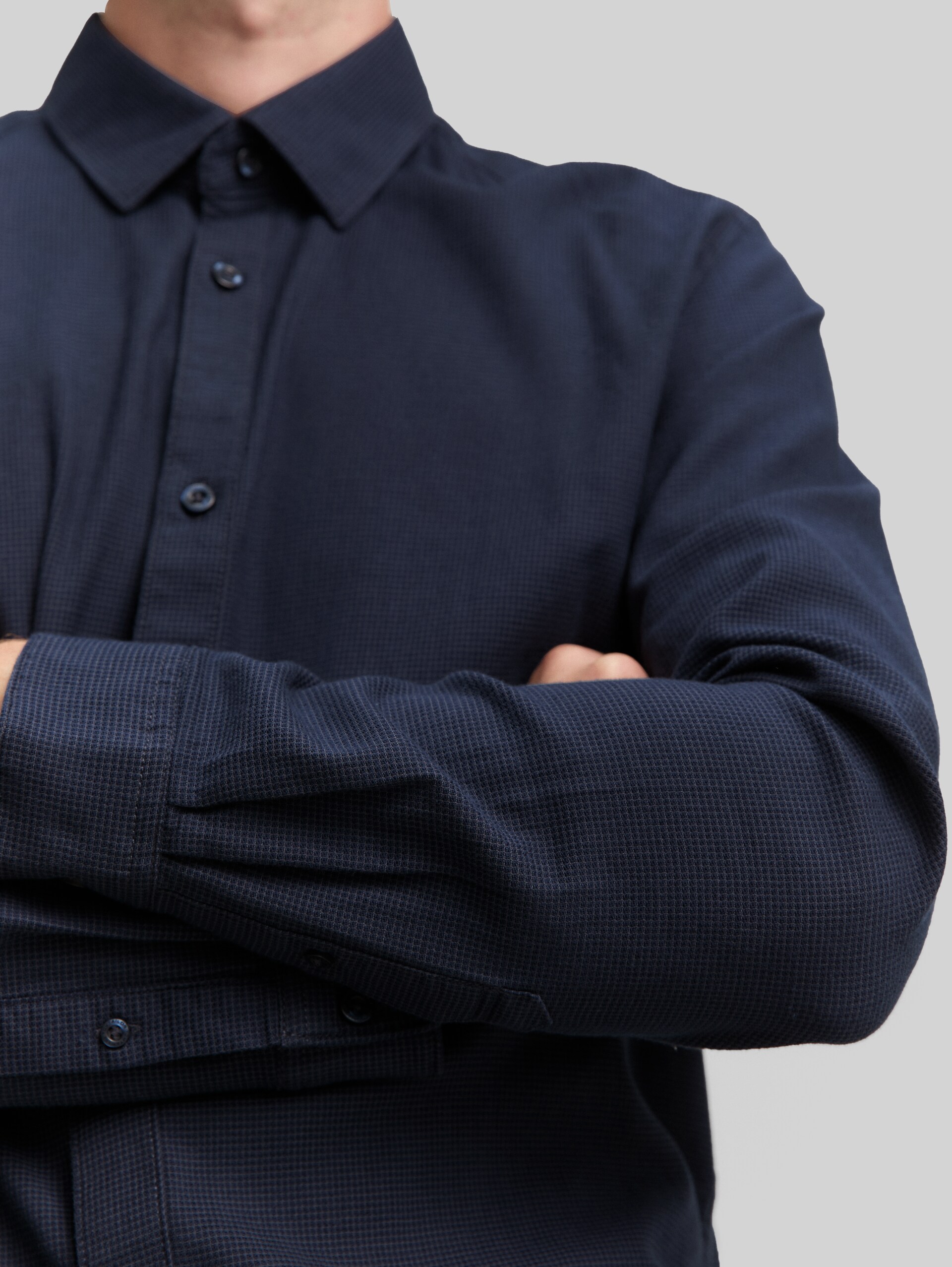 Slim fit shirt with stretch - navy tonal squared structure - Detail model view