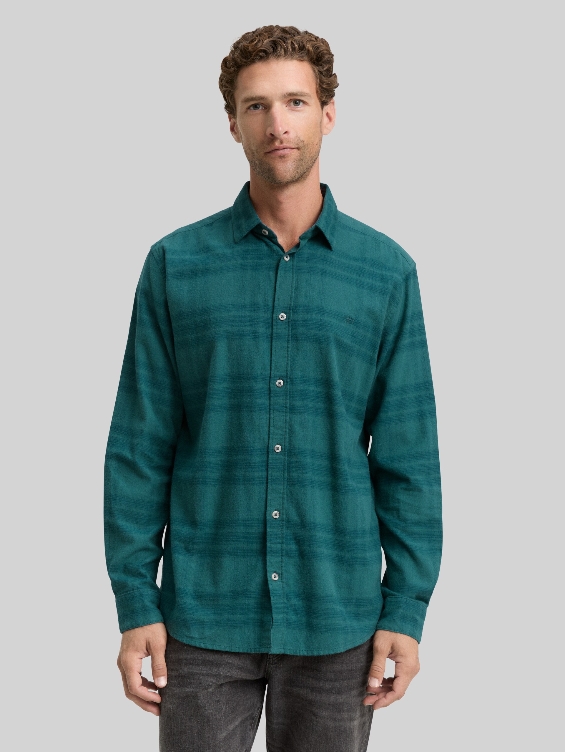Regular Fit Hemd mit Logo-Stickerei - green tonal check - Ausschnitt Model-Vorderansicht