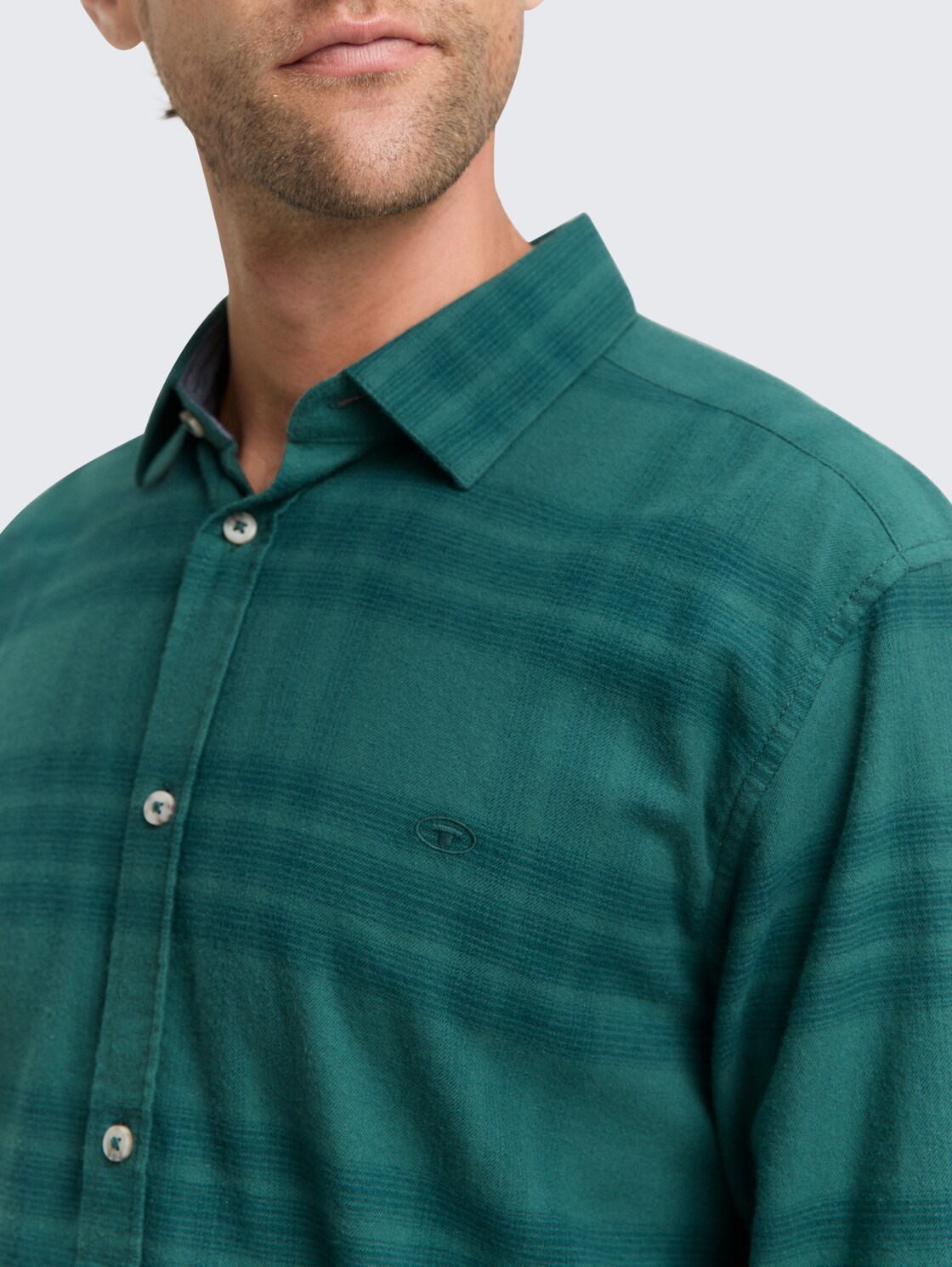 Regular Fit Hemd mit Logo-Stickerei - green tonal check - Detail-Model-Ansicht