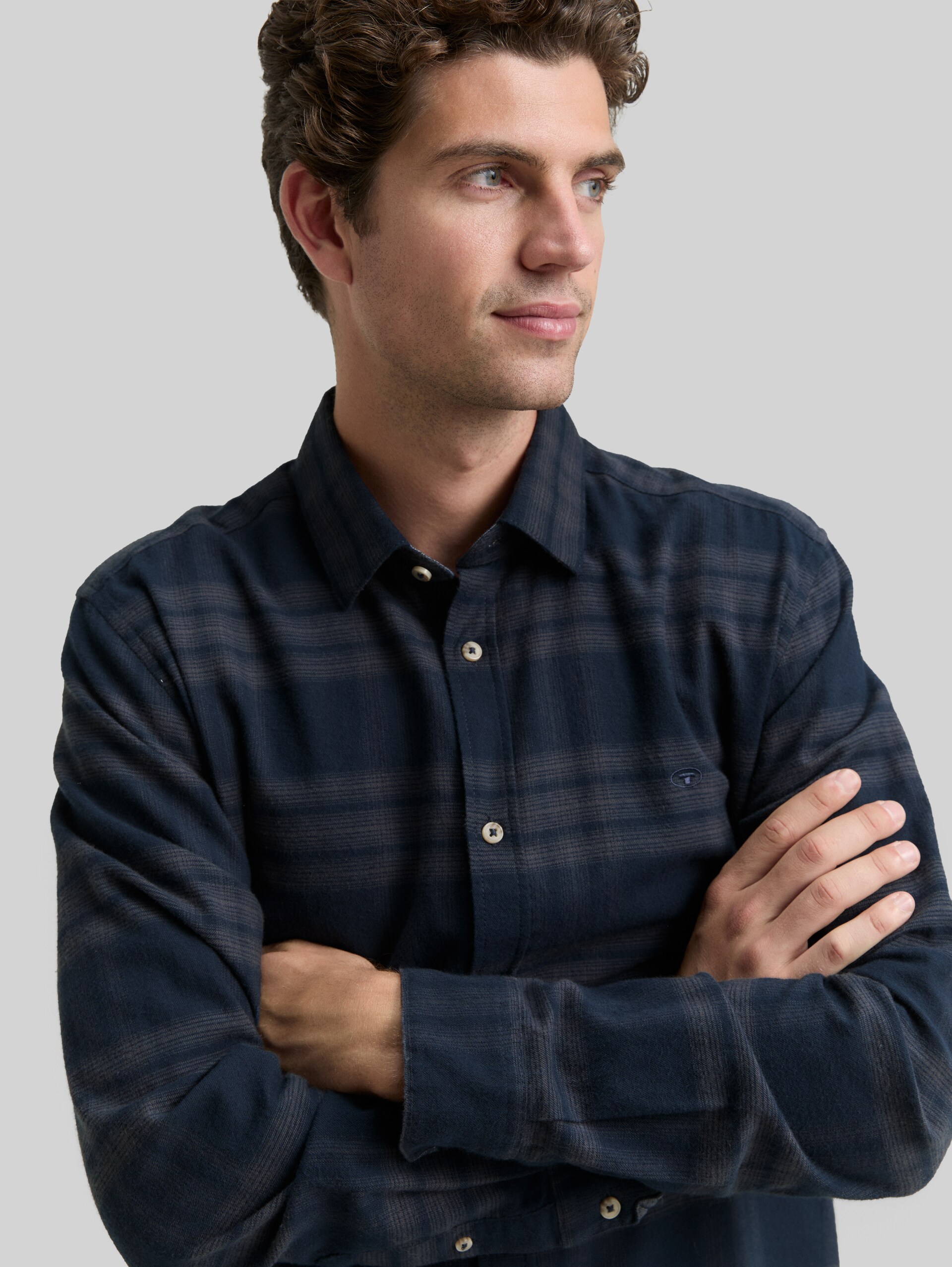 Regular fit overhemd met logoborduursel - navy tonal check - Detailaanzicht model
