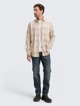 Regular Fit Hemd mit Logo-Stickerei - light cashmere tonal check - Model-Vorderansicht