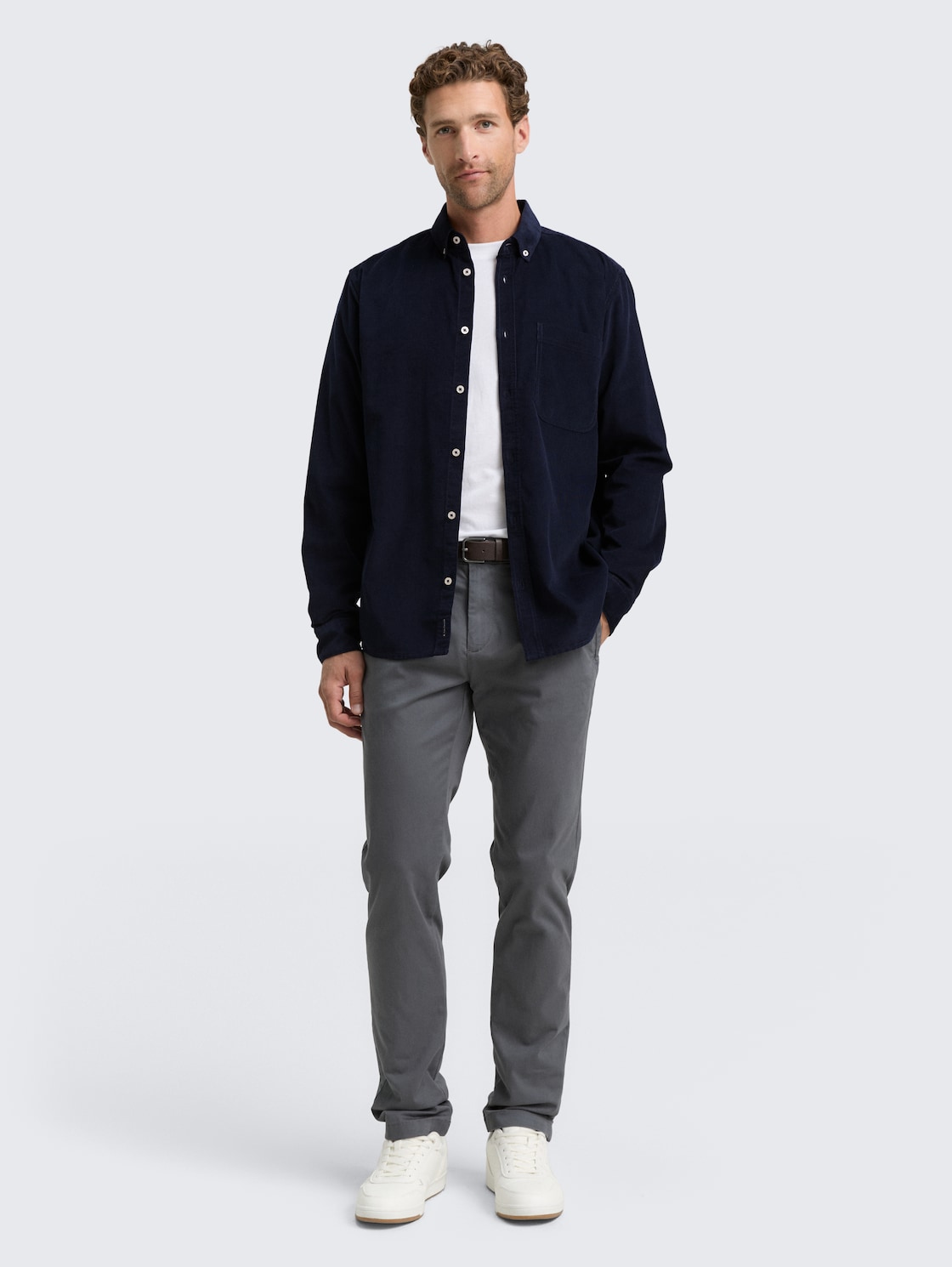 Regular Fit Cordhemd mit Brusttasche - sky captain blue - Model-Vorderansicht