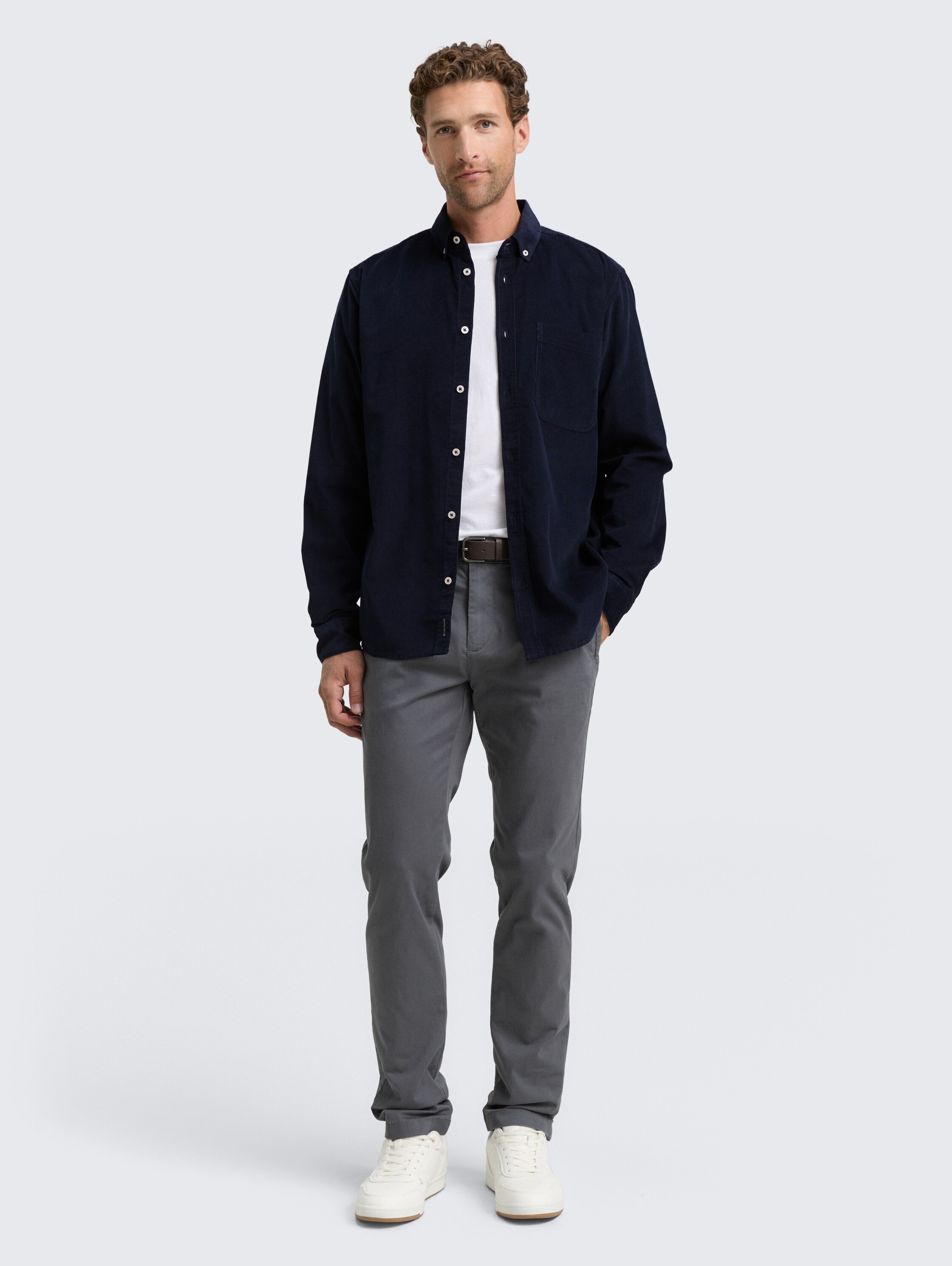 Regular Fit Cordhemd mit Brusttasche - sky captain blue - Model-Vorderansicht