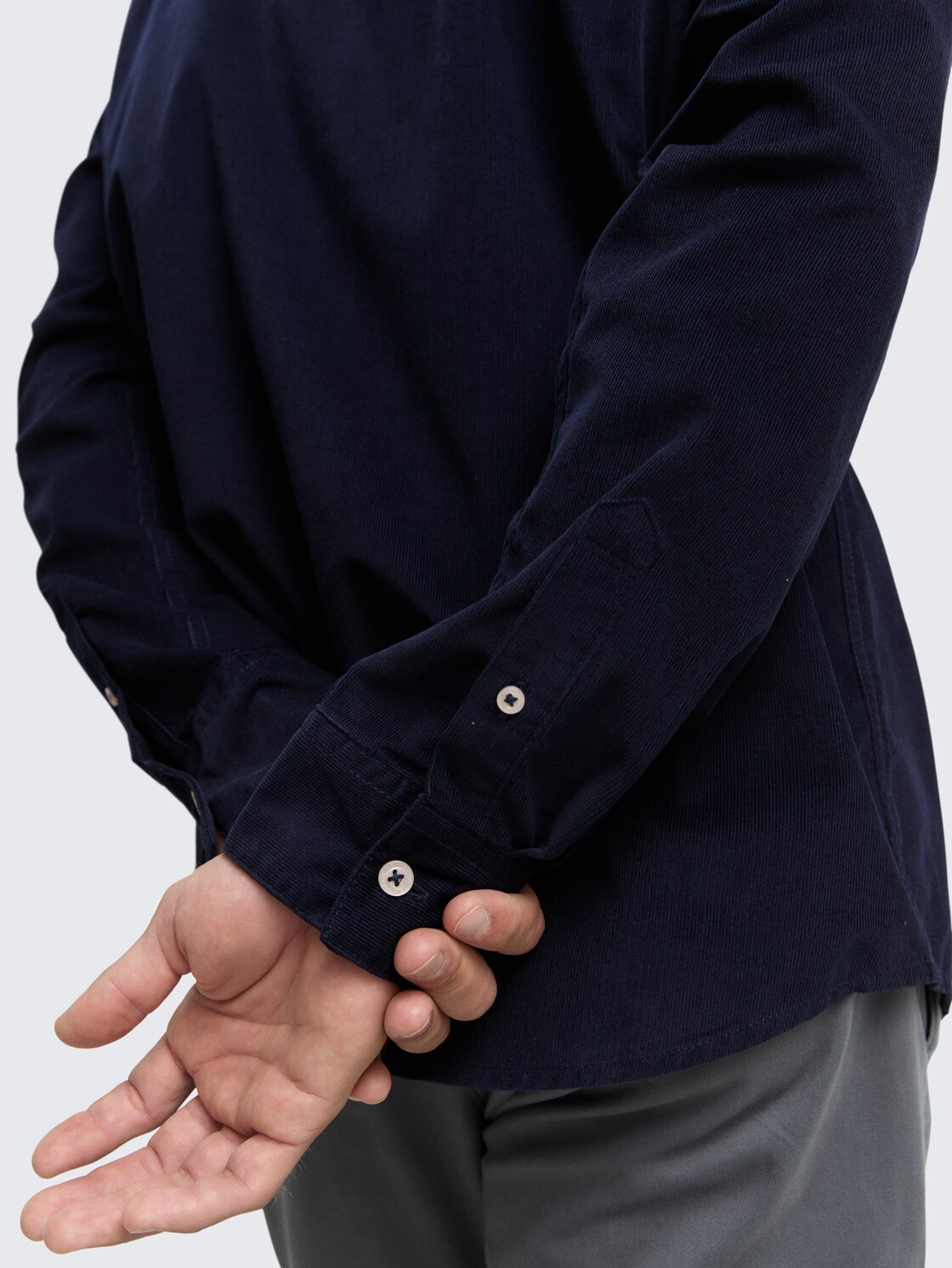 Regular Fit Cordhemd mit Brusttasche - sky captain blue - Detail-Model-Ansicht
