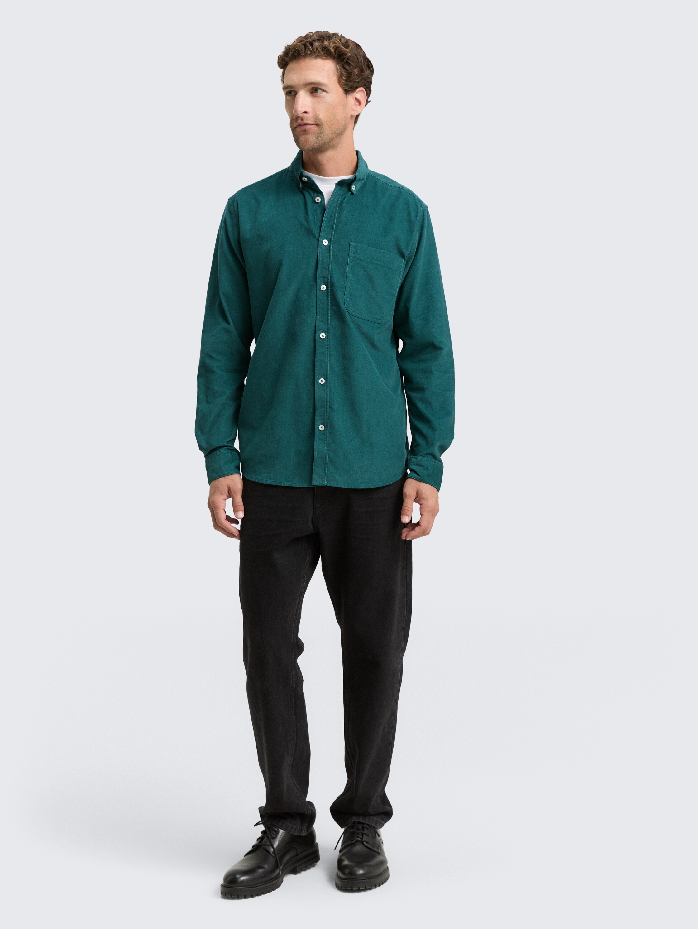 Regular Fit Cordhemd mit Brusttasche - jasper_green - 
