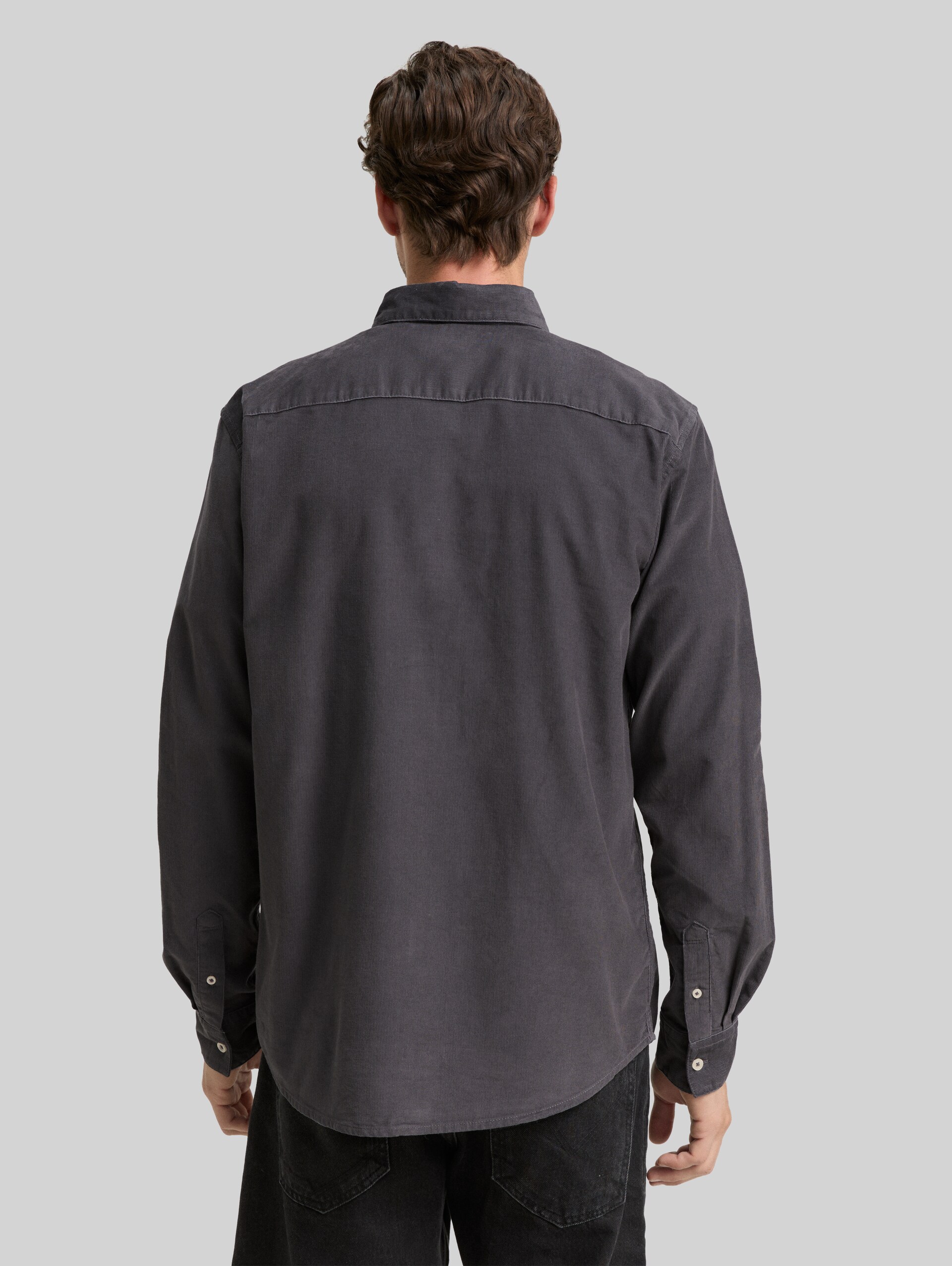 Regular fit corduroy shirt with breast pocket - classic dark grey - Neckline model-back view