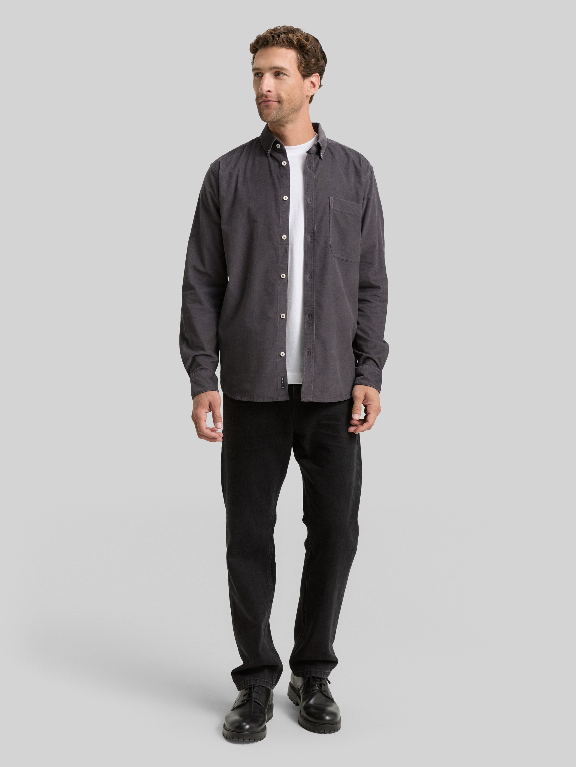 Regular fit corduroy shirt with breast pocket - classic dark grey - Model front view
