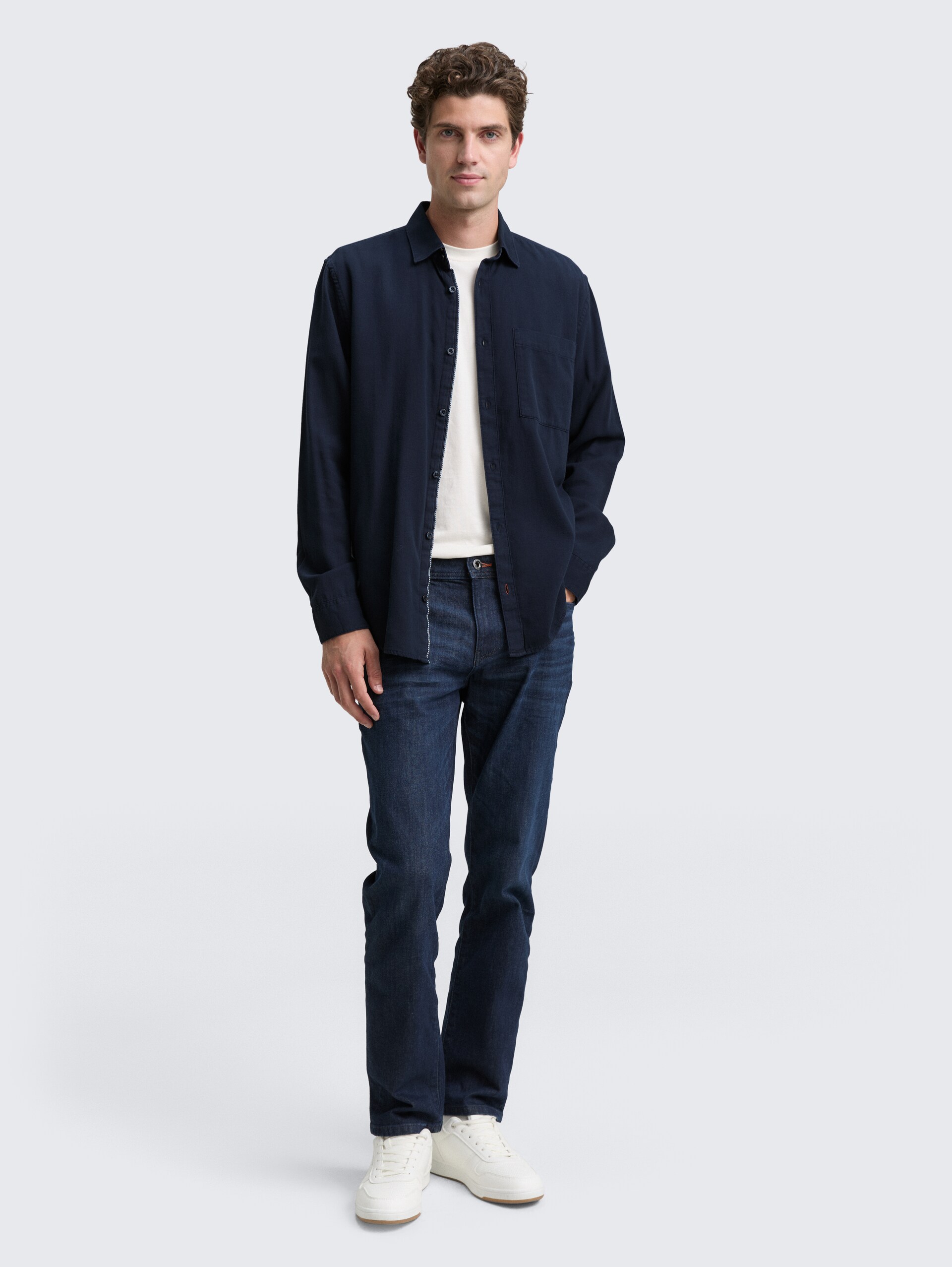 Regular Fit Hemd aus Baumwolle - sky captain blue - Model-Vorderansicht