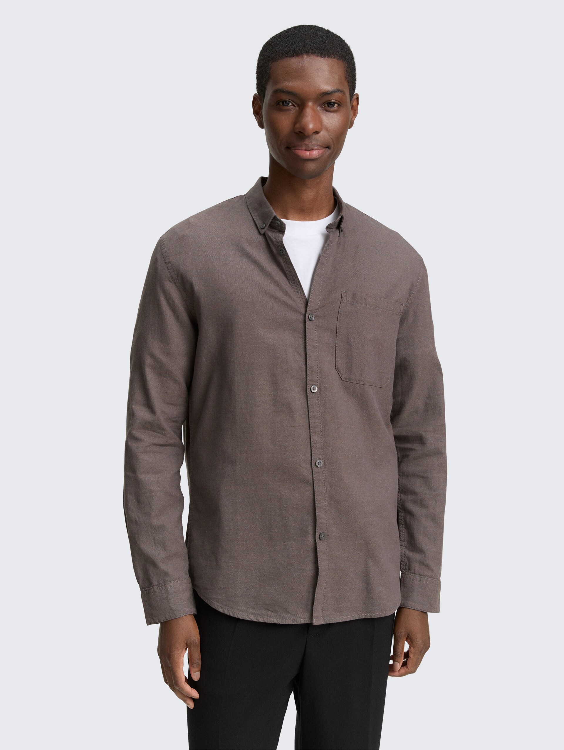 Regular Fit Hemd mit Brusttasche - ash grey fine structure - Ausschnitt Model-Vorderansicht
