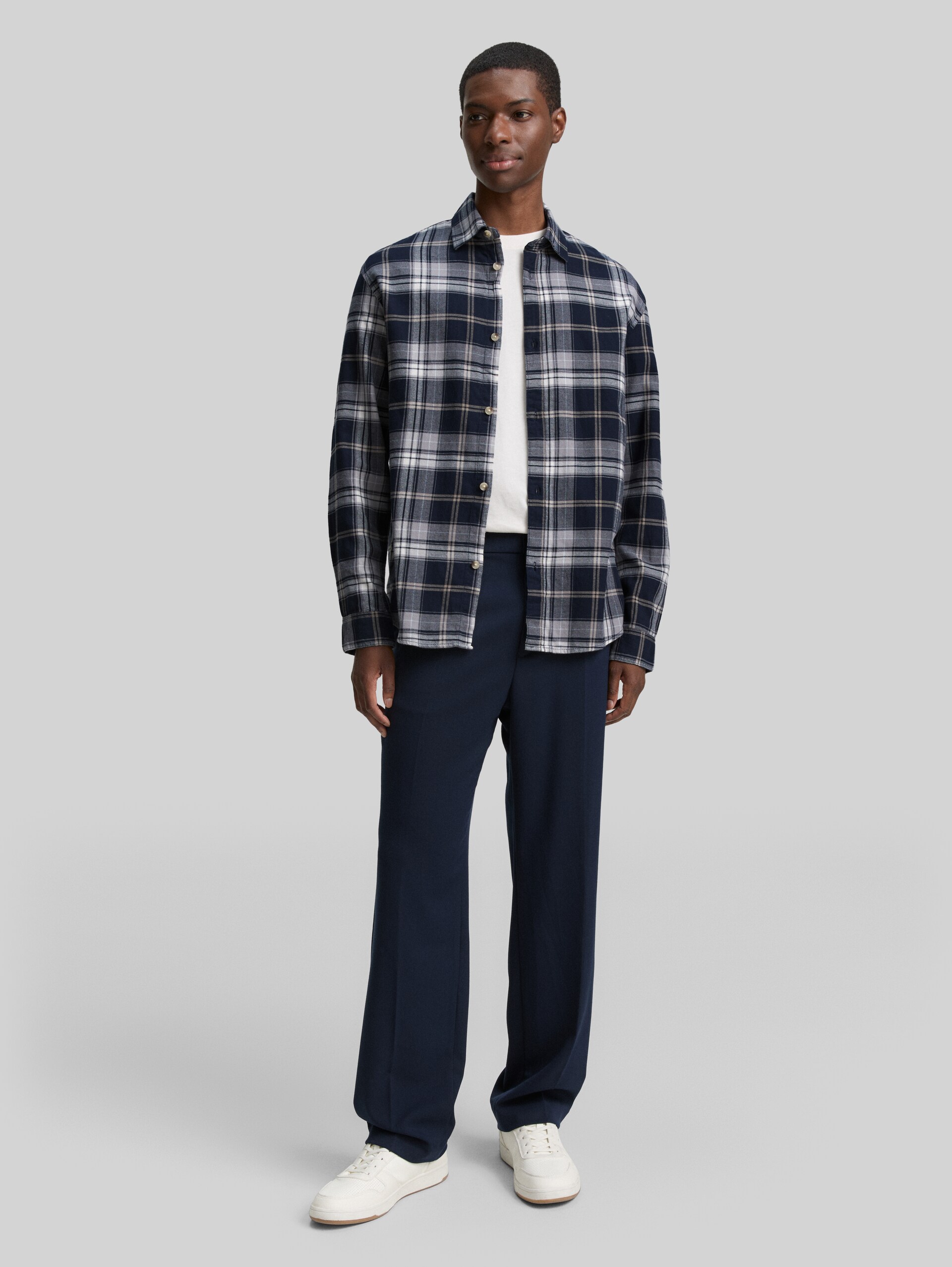 Relaxed Fit Hemd mit Karomuster - navy check - Model-Vorderansicht