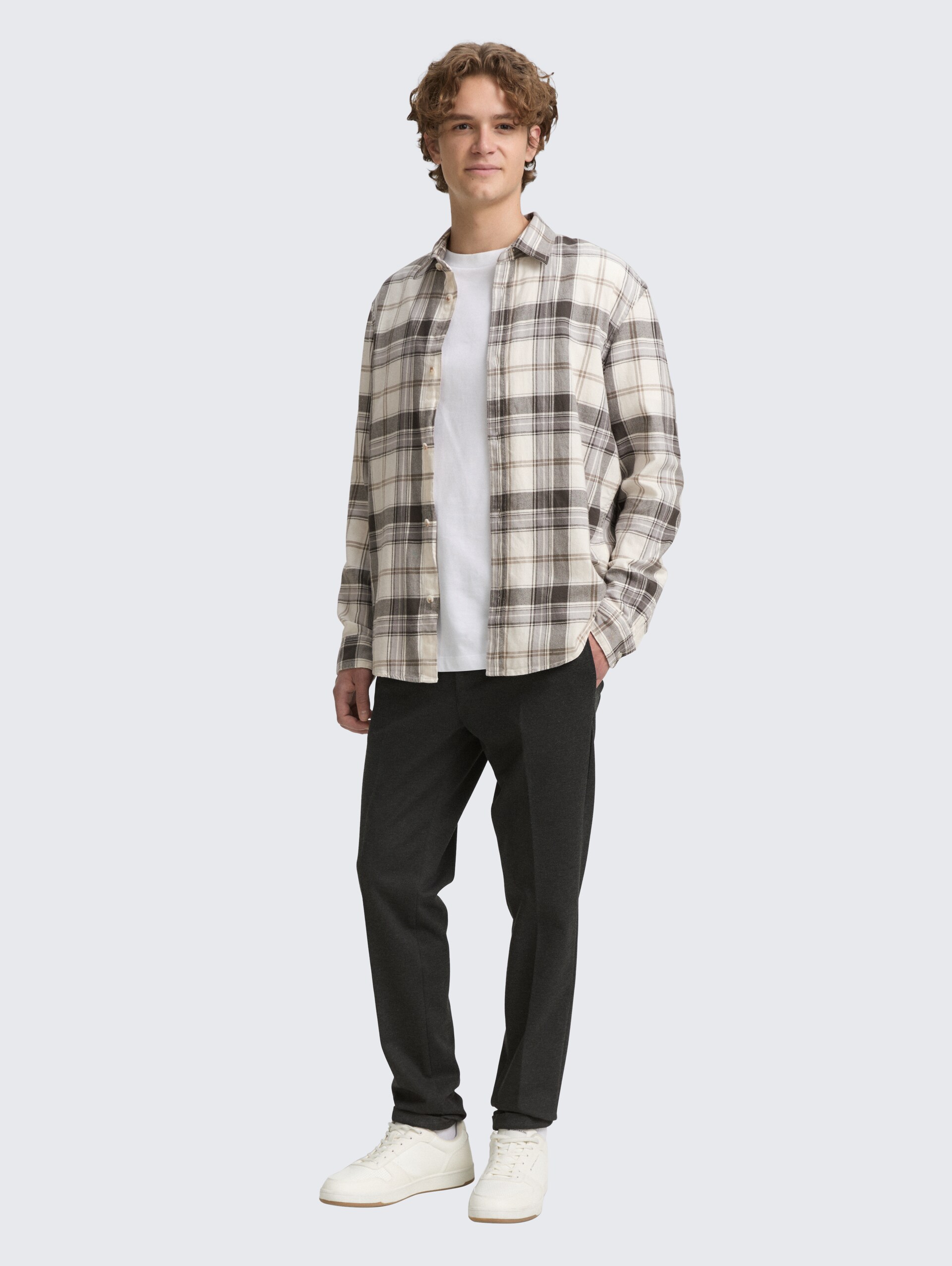 Relaxed Fit Hemd mit Karomuster - off white check - Model-Vorderansicht