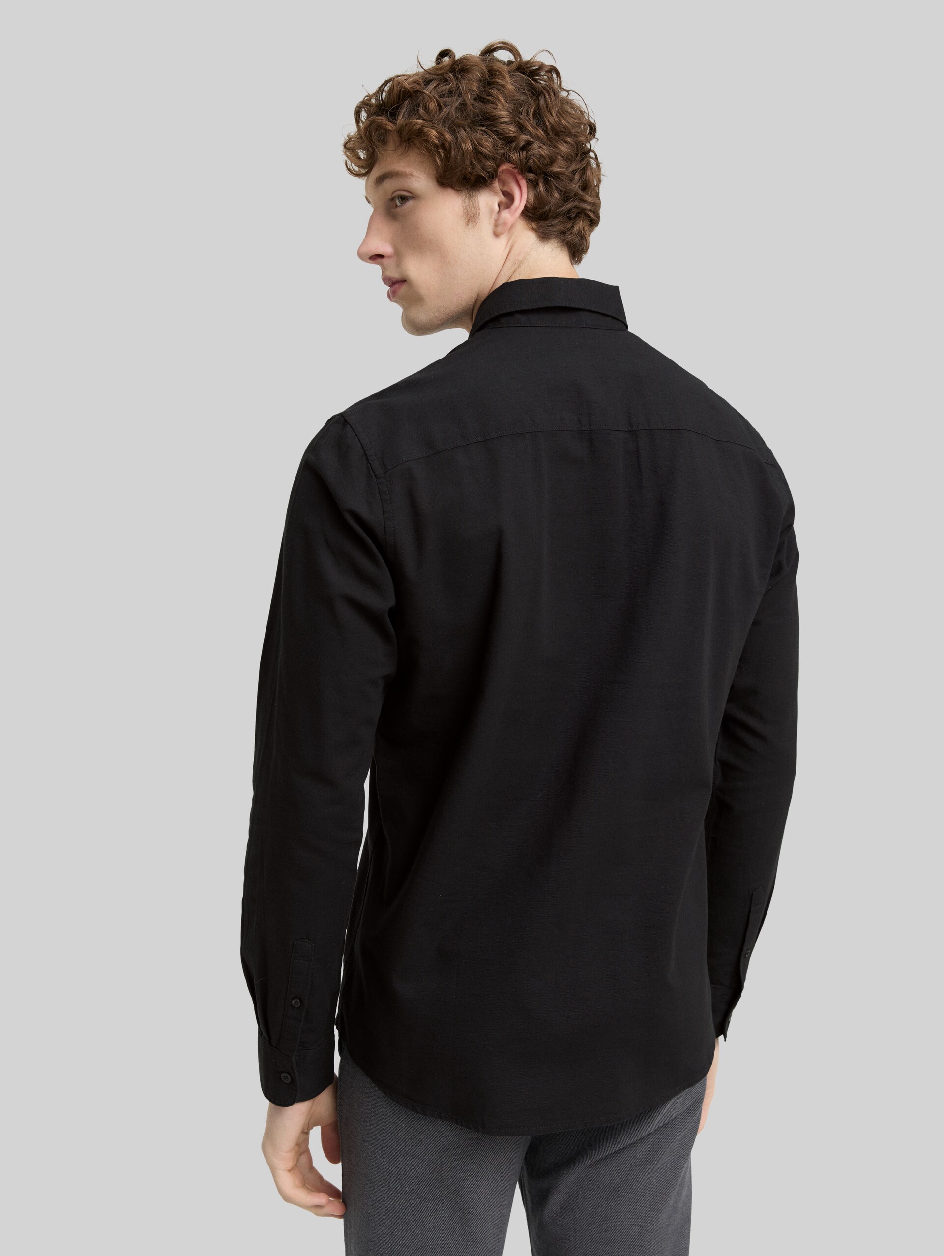 Regular fit shirt with logo embroidery - Night Watch Black - Neckline model-back view