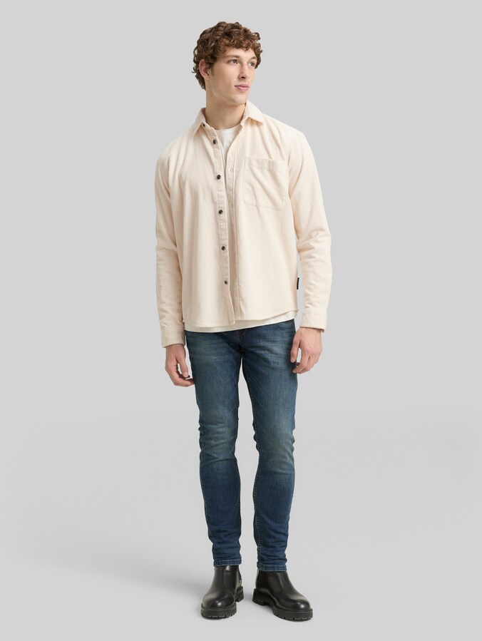 Relaxed Fit Cordhemd mit Brusttasche von Denim Male, Gardenia White