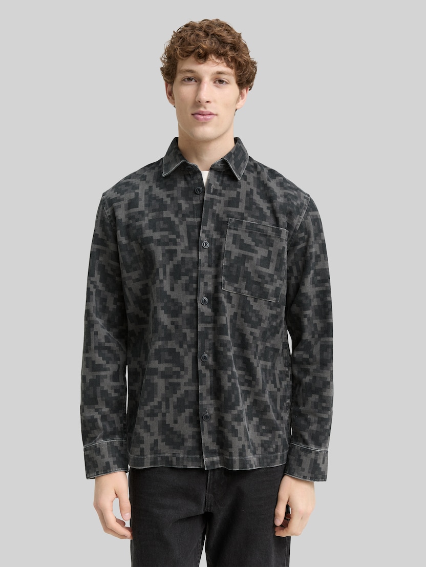 Overshirt mit Brusttasche von Denim Male, night grey big pixel print