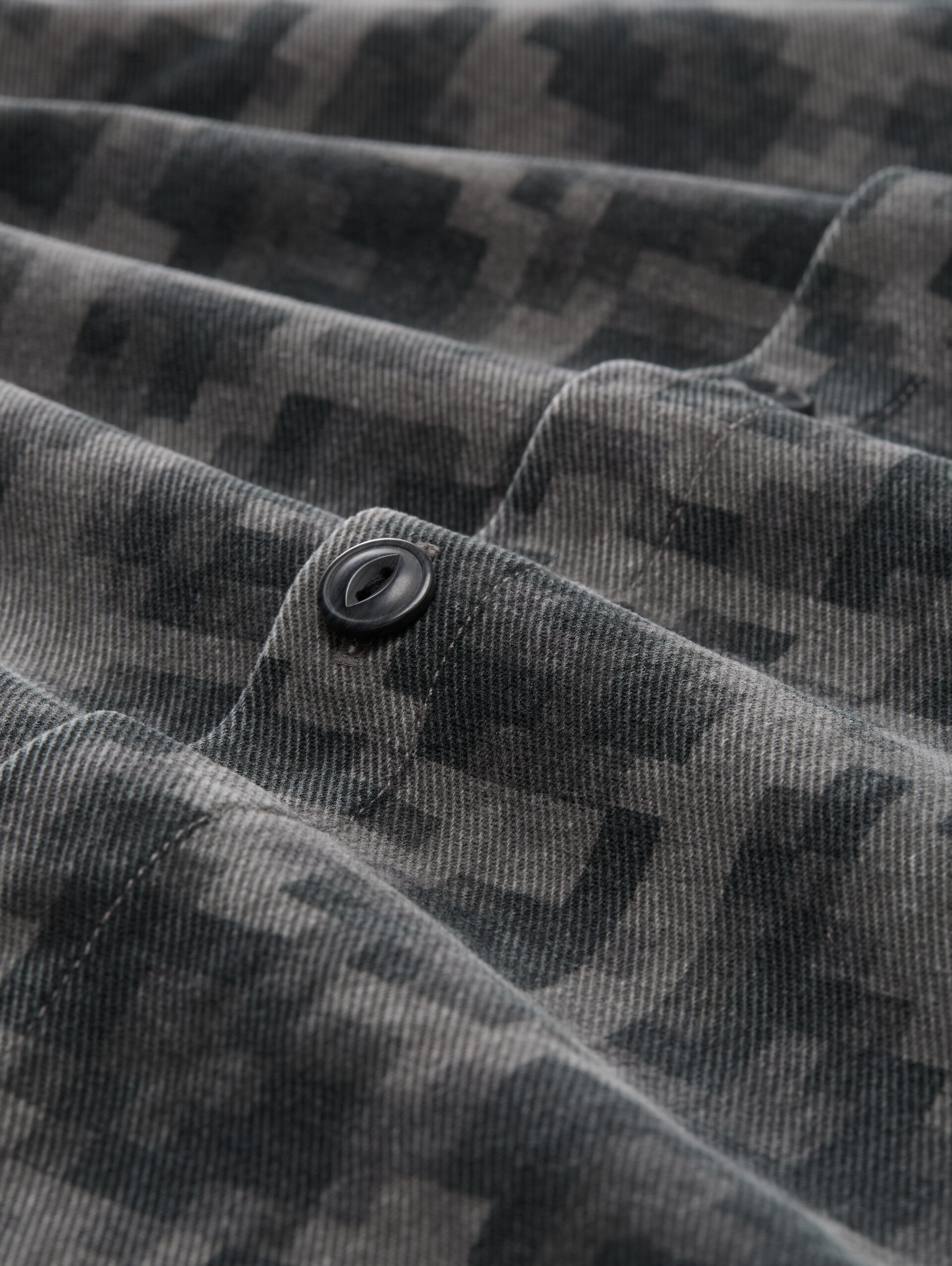 Overhemd met borstzak - night grey big pixel print - Materiaalweergave