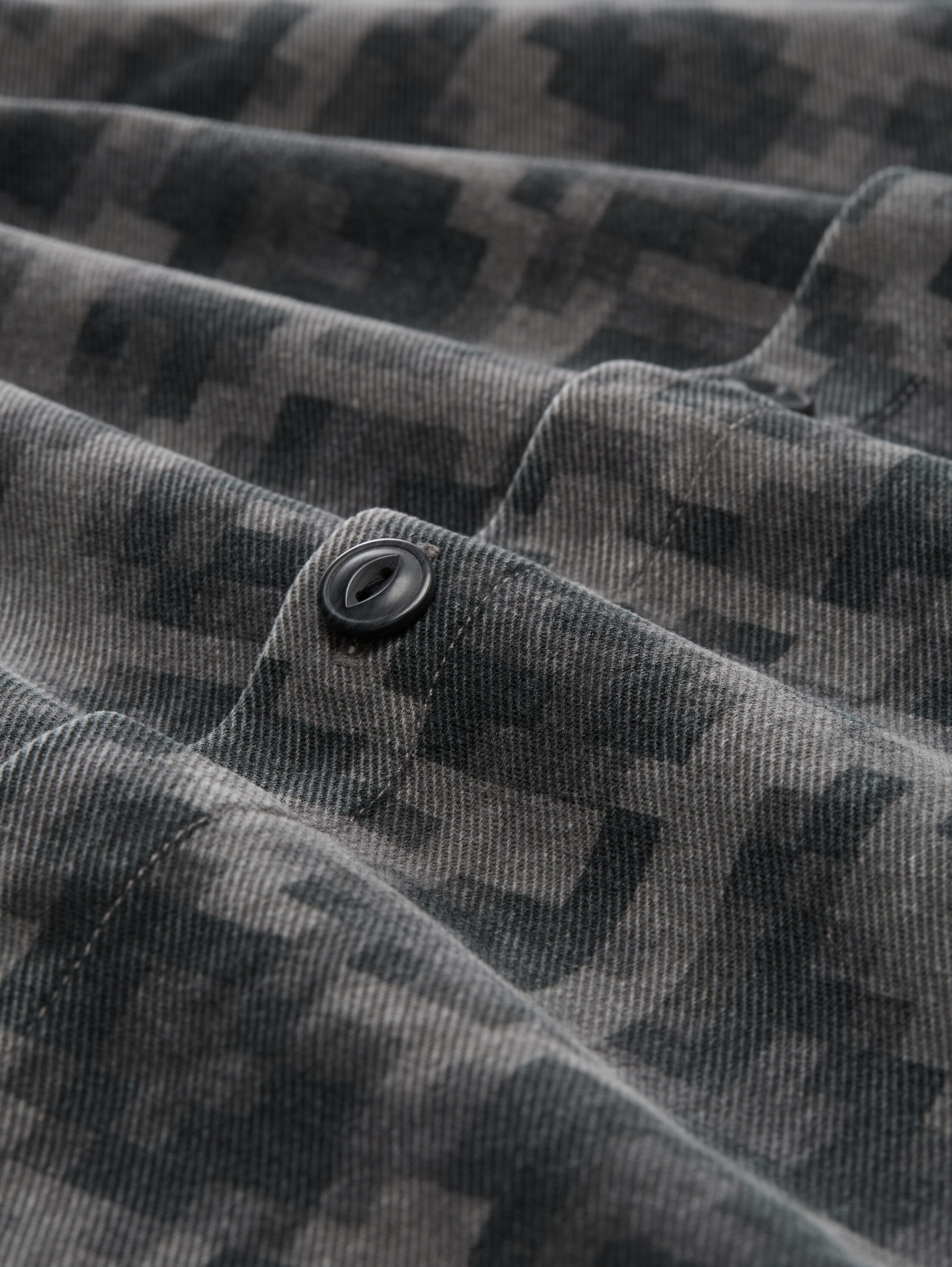 Overshirt mit Brusttasche - night_grey_big_pixel_print - 