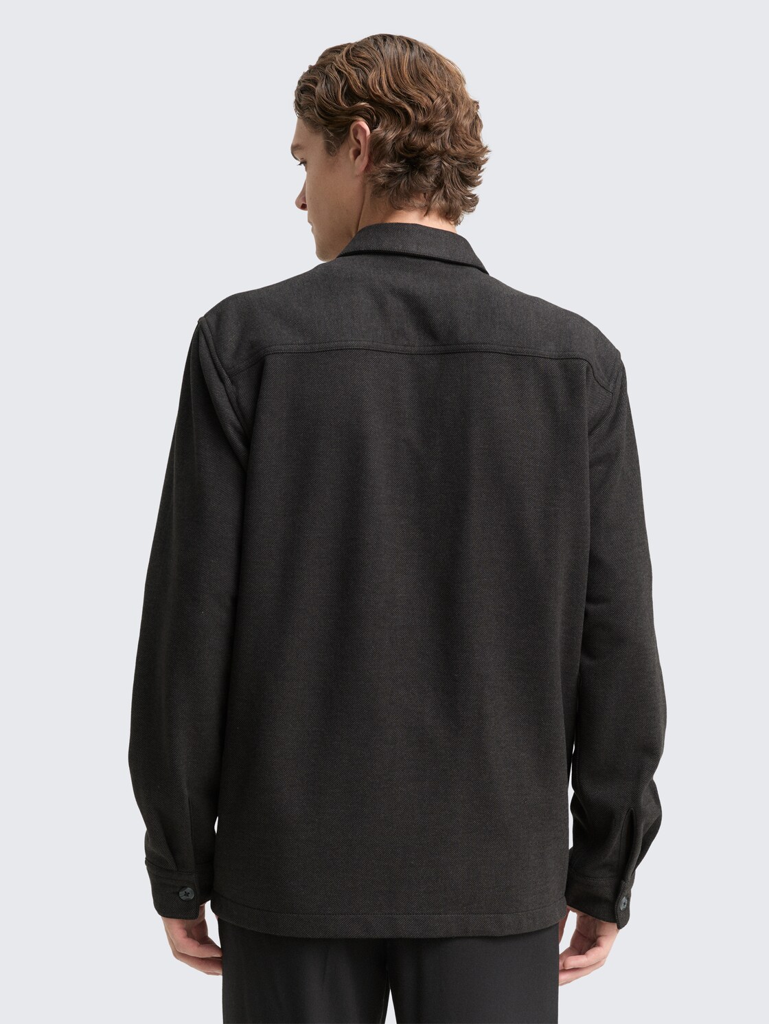 Overshirt with breast pocket - black twill - Neckline model-back view