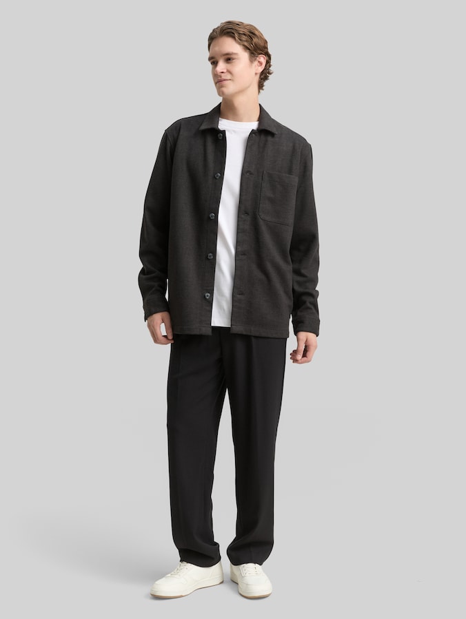 Survêtement avec poche poitrine par Denim Male, black twill