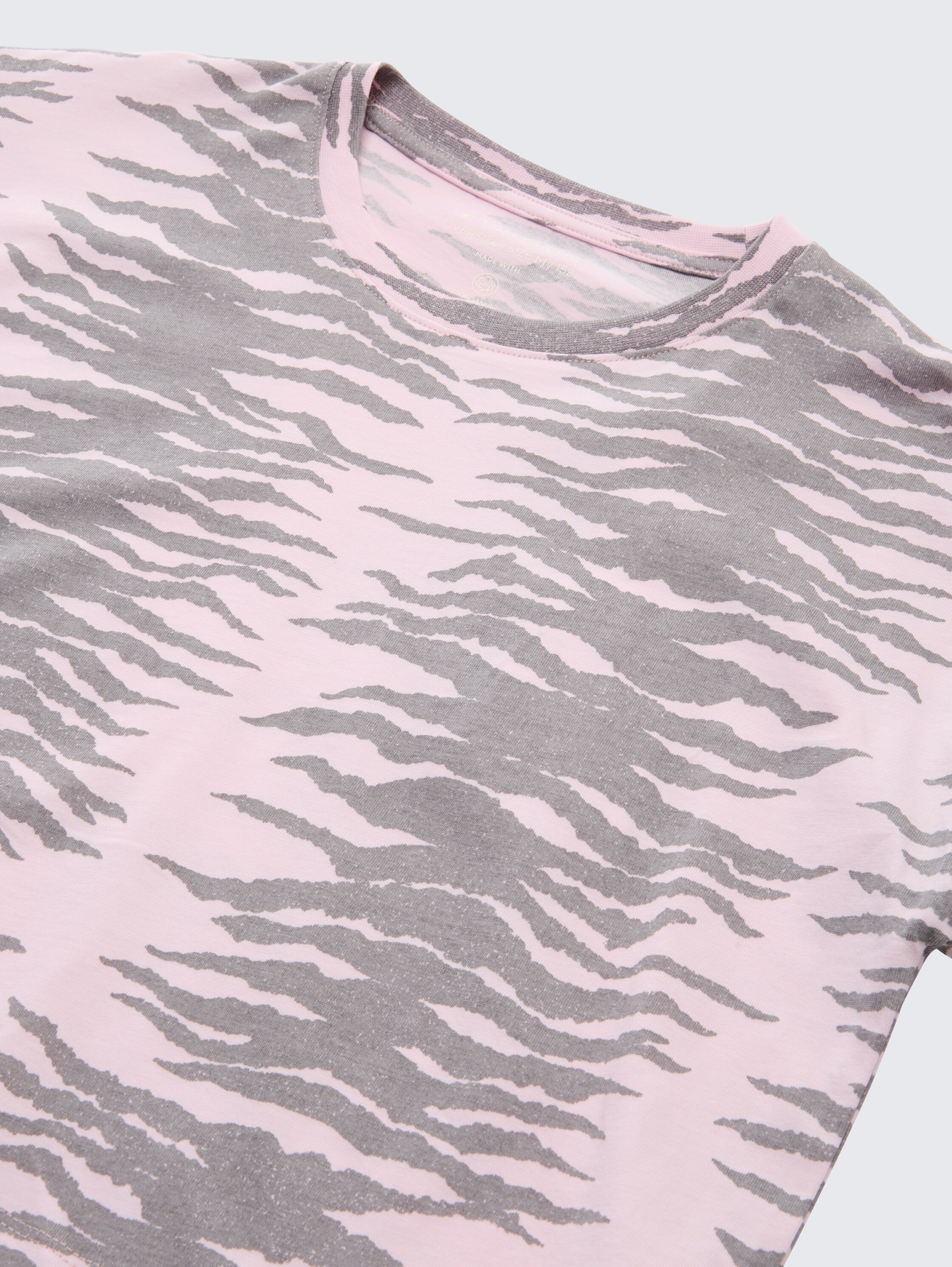 Cropped Langarmshirt mit Muster - rose zebra design - Detail-Model-Ansicht
