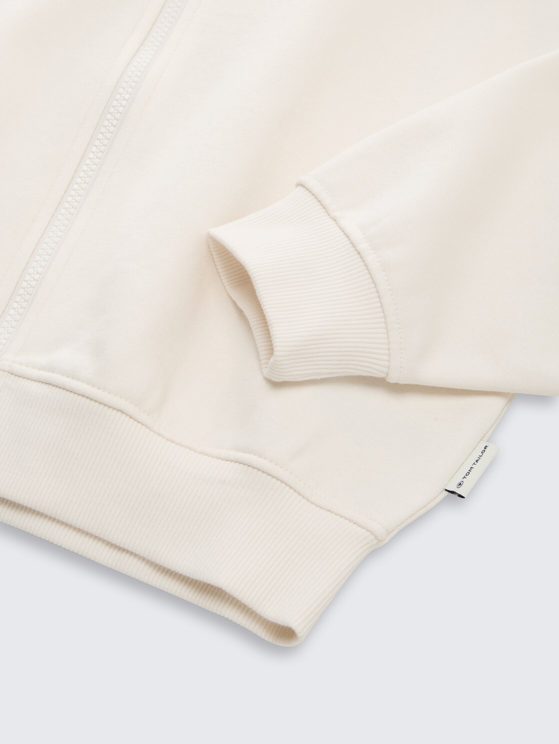 Oversize Sweatjacke mit Stehkragen - Gardenia White - Detail-Model-Ansicht