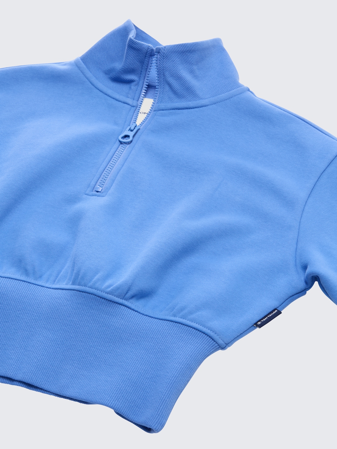 Cropped Troyer Sweatshirt - sicilian blue - Detail-Model-Ansicht