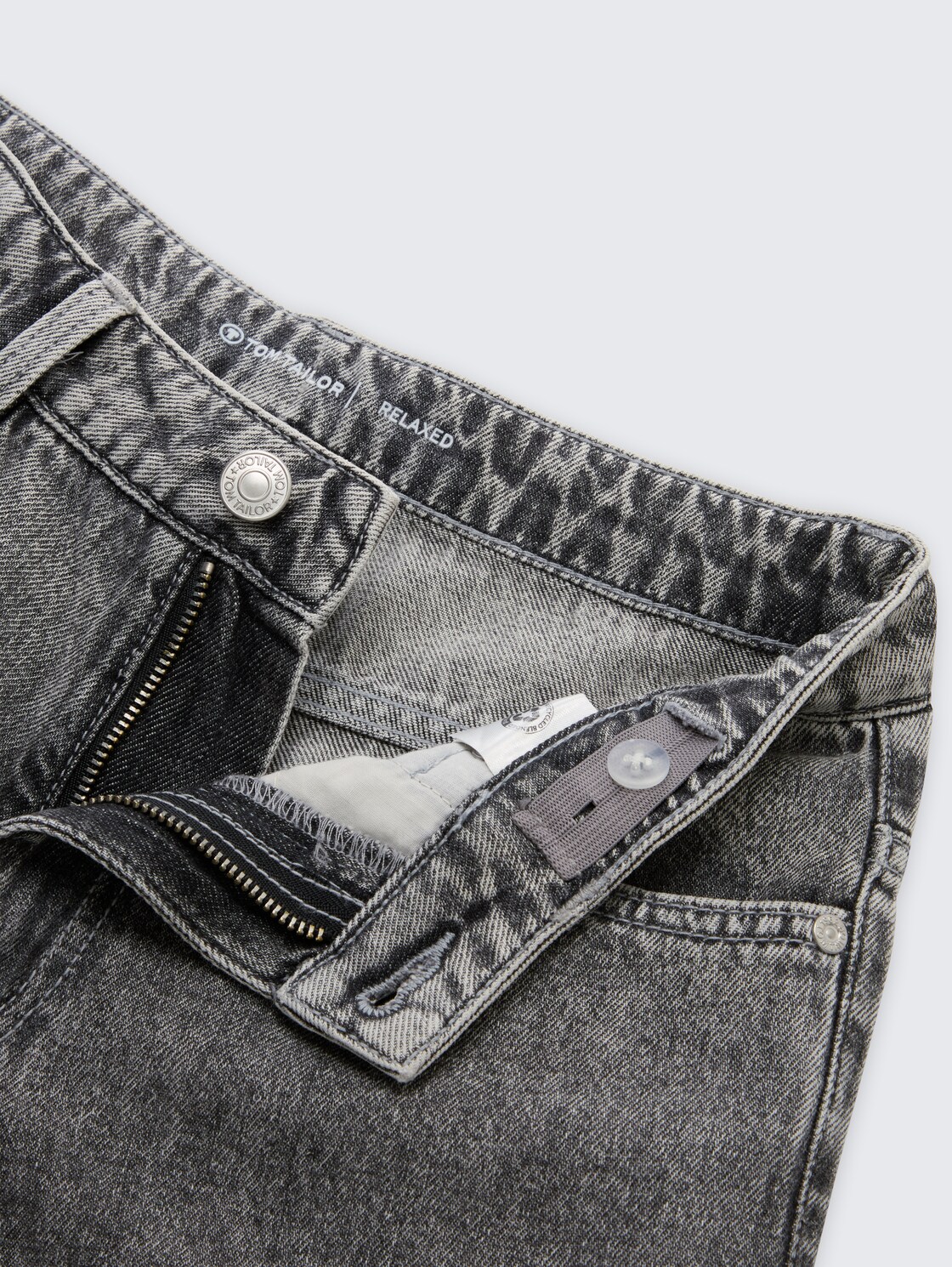 Relaxed Skater Jeans - grey denim - Detail-Model-Ansicht